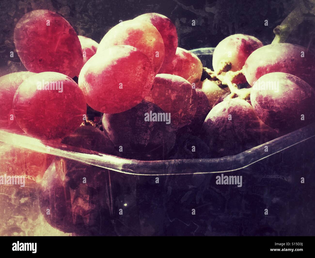 Punnet of red seedless grapes Stock Photo - Alamy