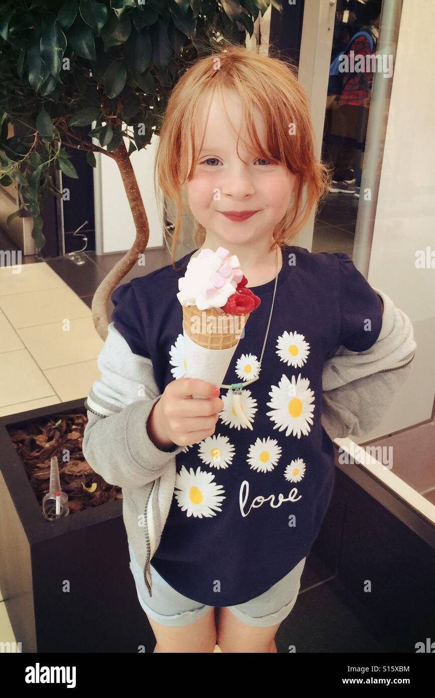 6 year old girl hi-res stock photography and images - Alamy