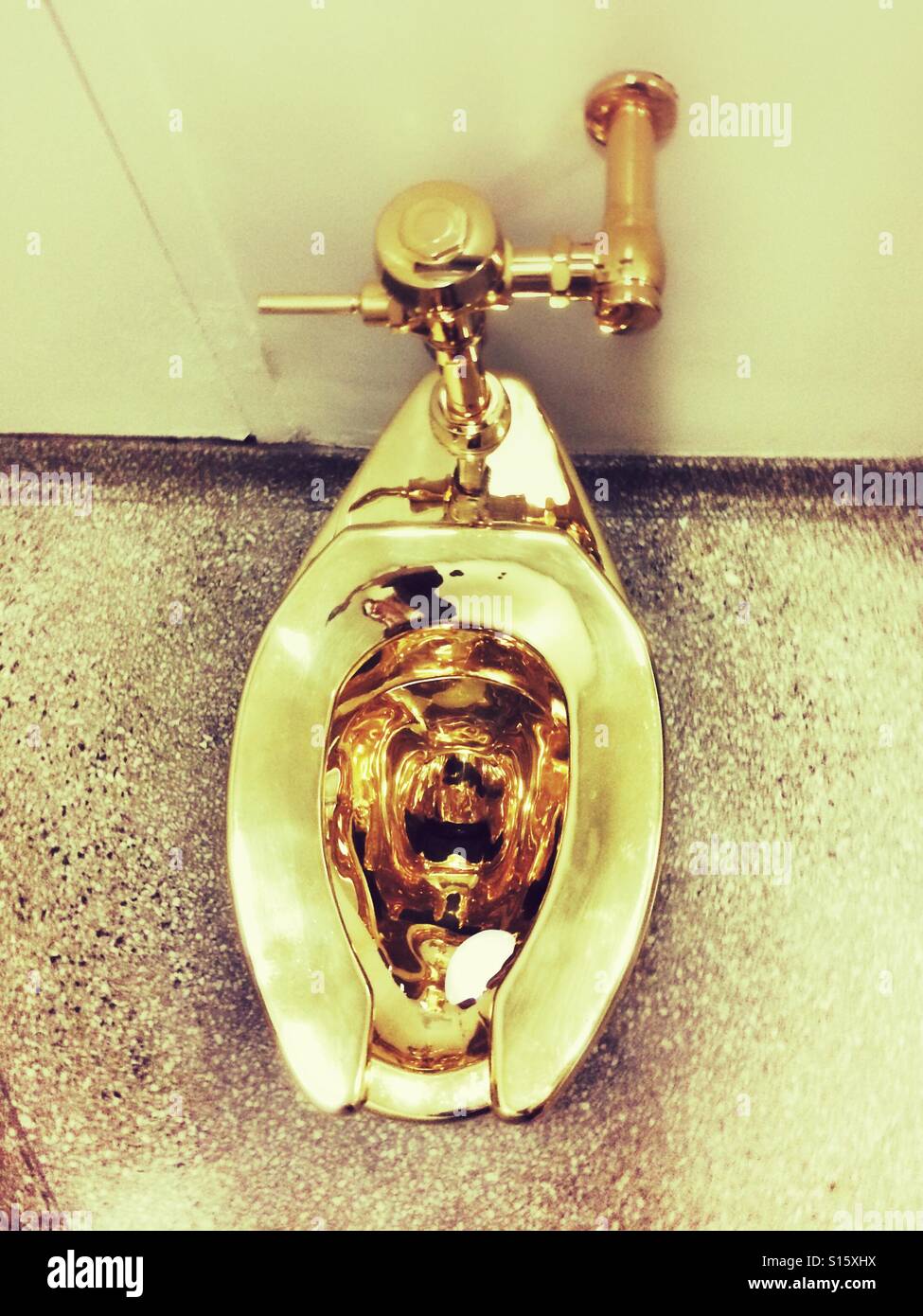 Maurizio Cattelan: “America” a solid gold toilet installed on the fourth floor of the Guggenheim museum in New York City. United States of America. Stock Photo