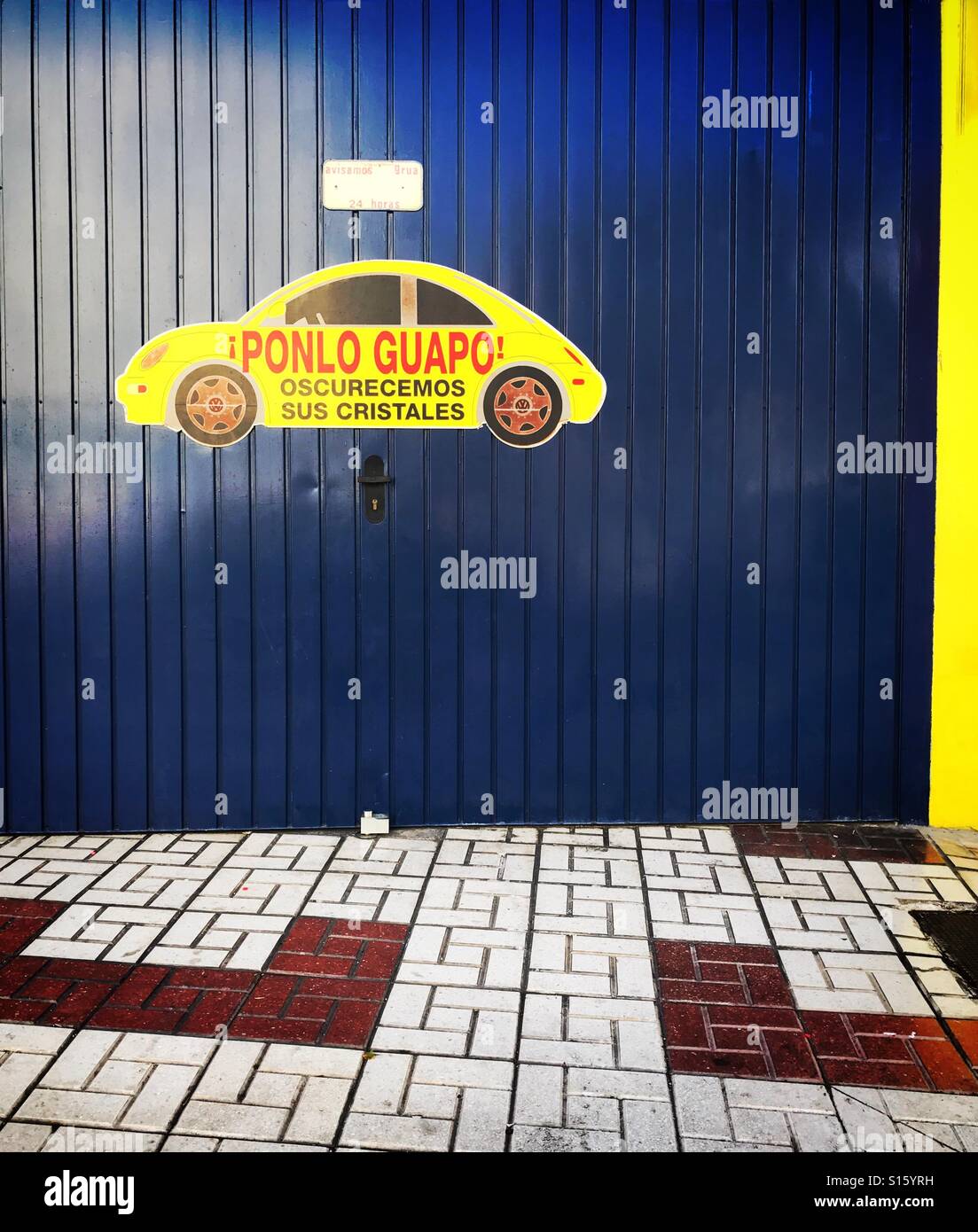 Ponlo guapo , auto repair shop in Torremolinos, Spain Stock Photo