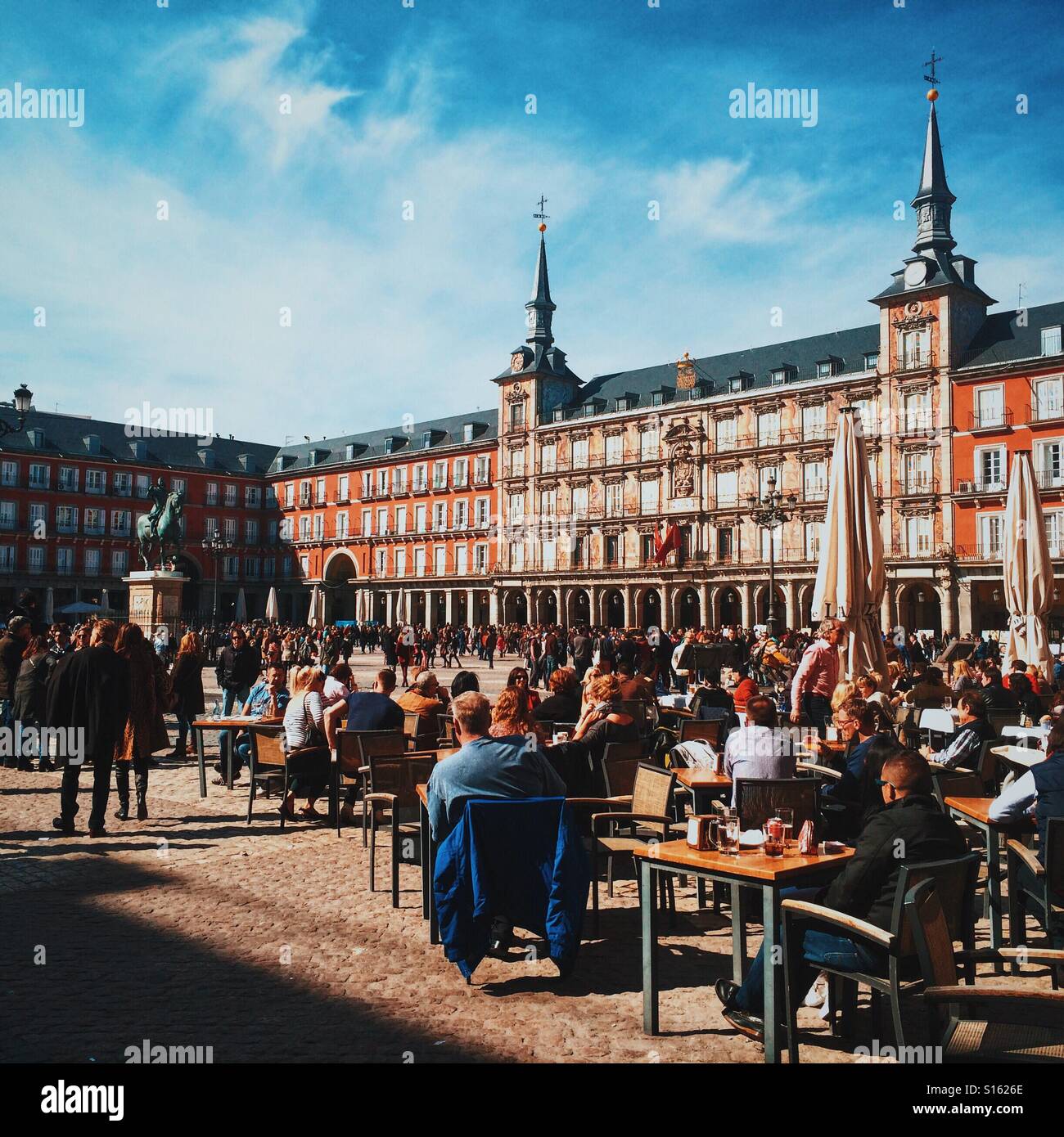 Madrid plaza mayor cafe hi-res stock photography and images - Alamy
