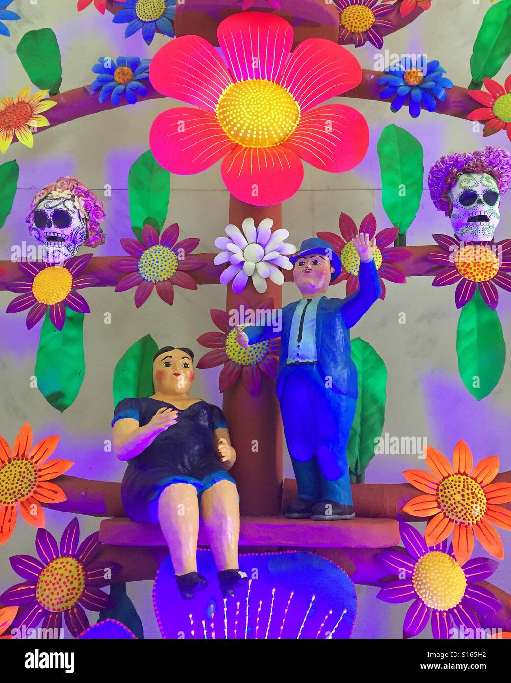 Husband and wife on the tree of life Stock Photo Alamy