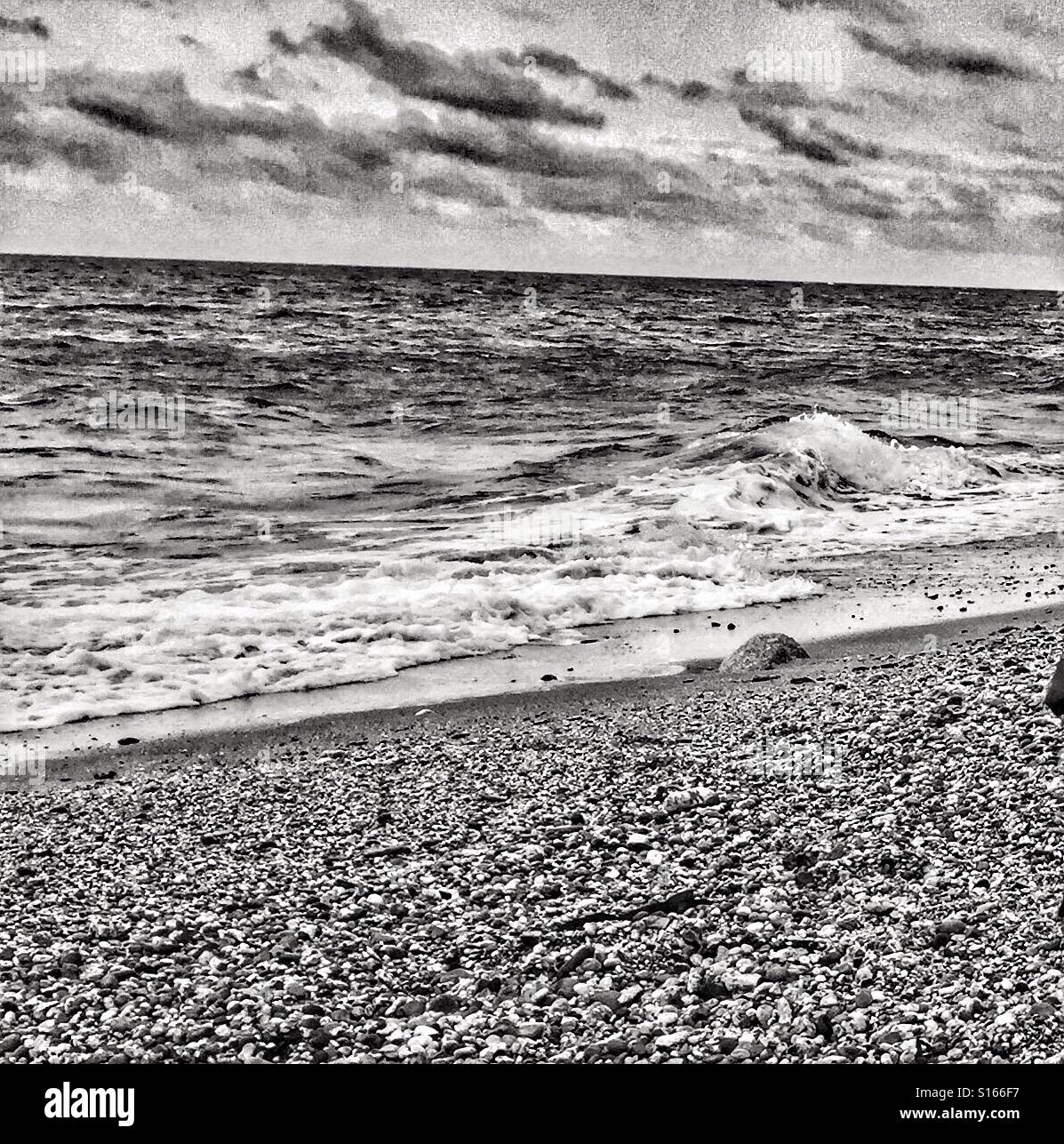 Pebble beach black white hi-res stock photography and images - Alamy