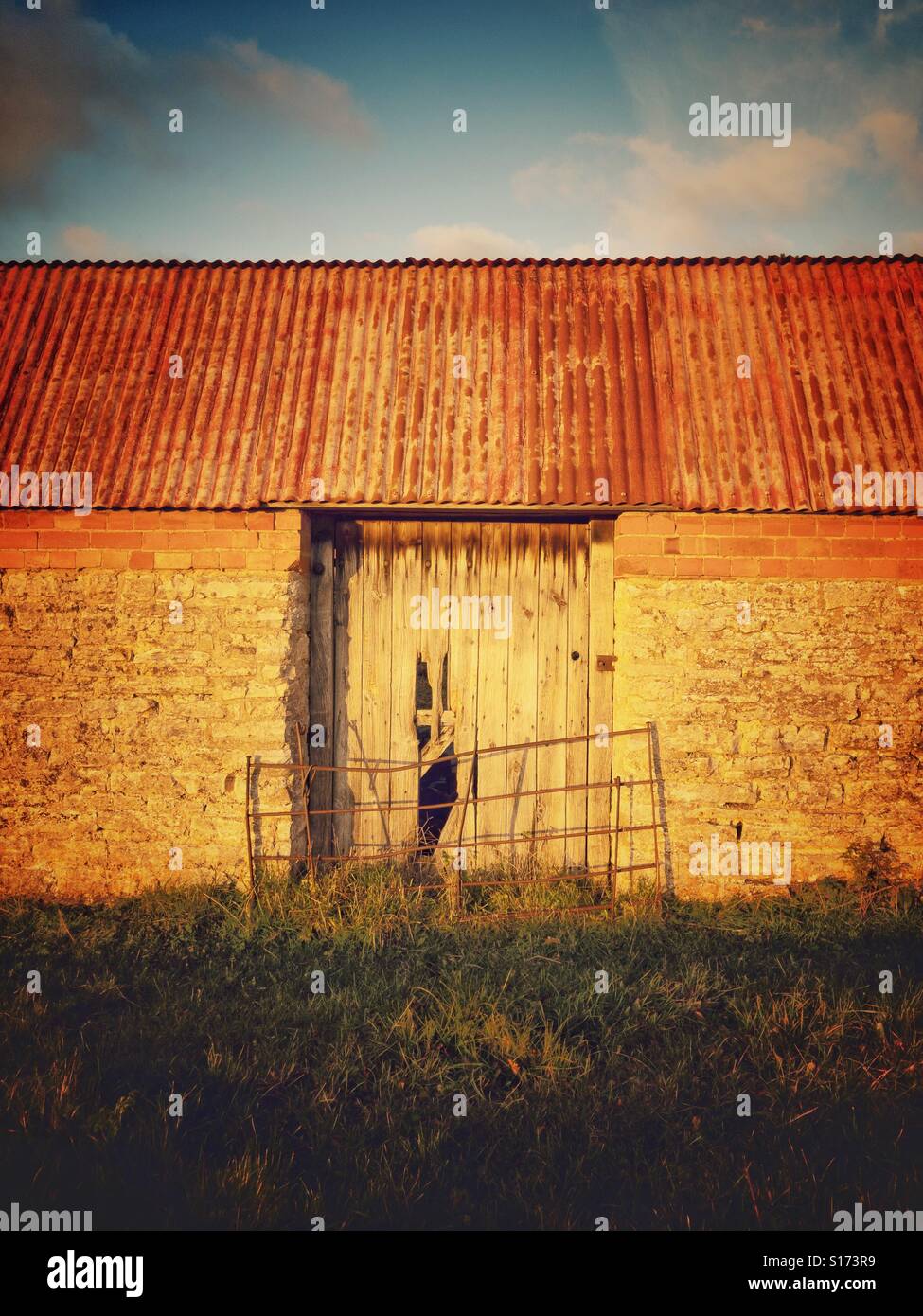 Old wooden farm gate hi-res stock photography and images - Alamy