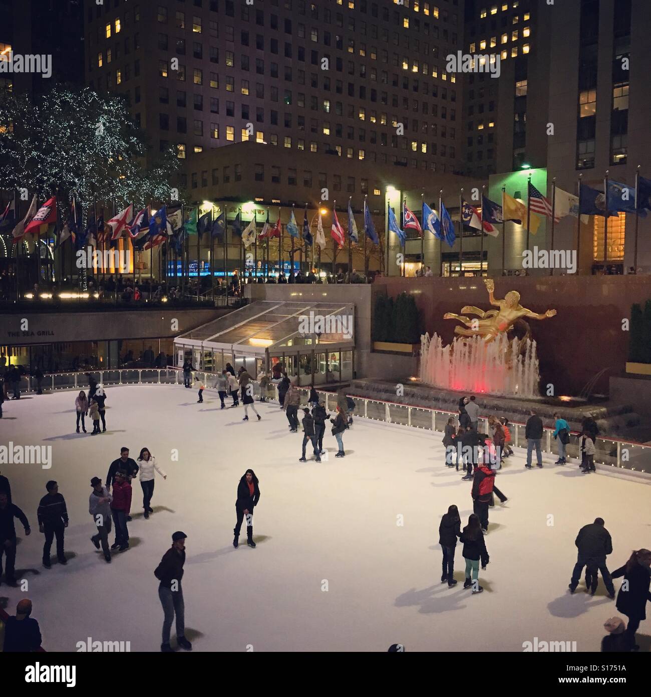 Ice skating at Rockefeller Center, New York Stock Photo Alamy