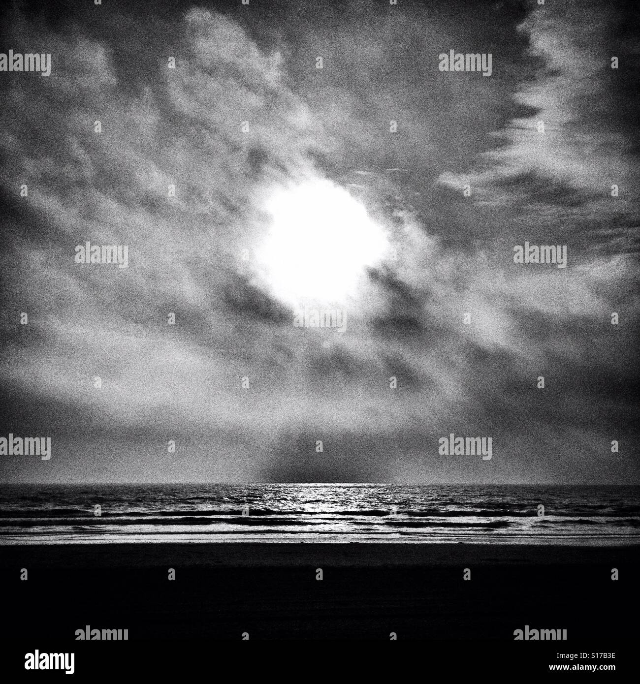Stormy sea and sky hi-res stock photography and images - Alamy
