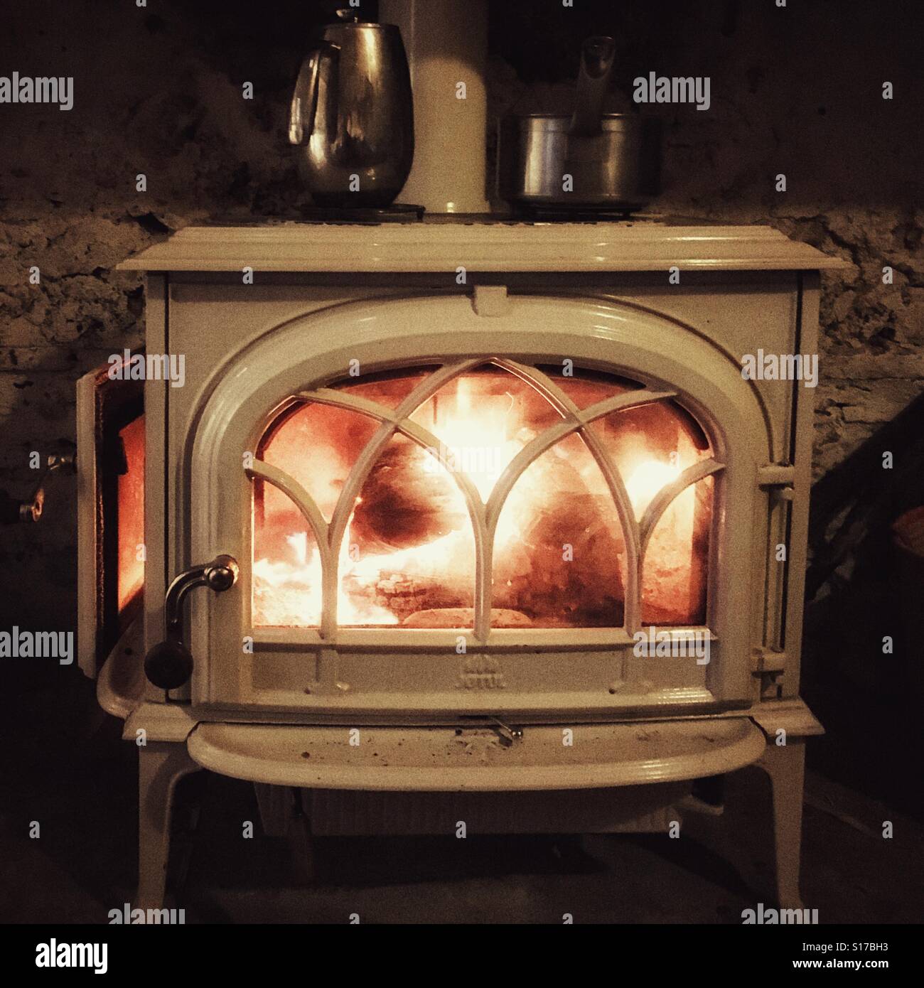 https://c8.alamy.com/comp/S17BH3/morning-fire-warms-this-old-french-kitchen-nothing-like-a-glowing-S17BH3.jpg