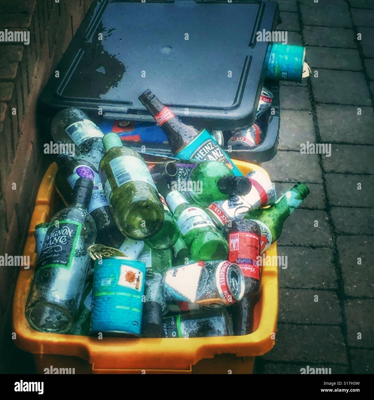 Recycling tons hi-res stock photography and images - Alamy