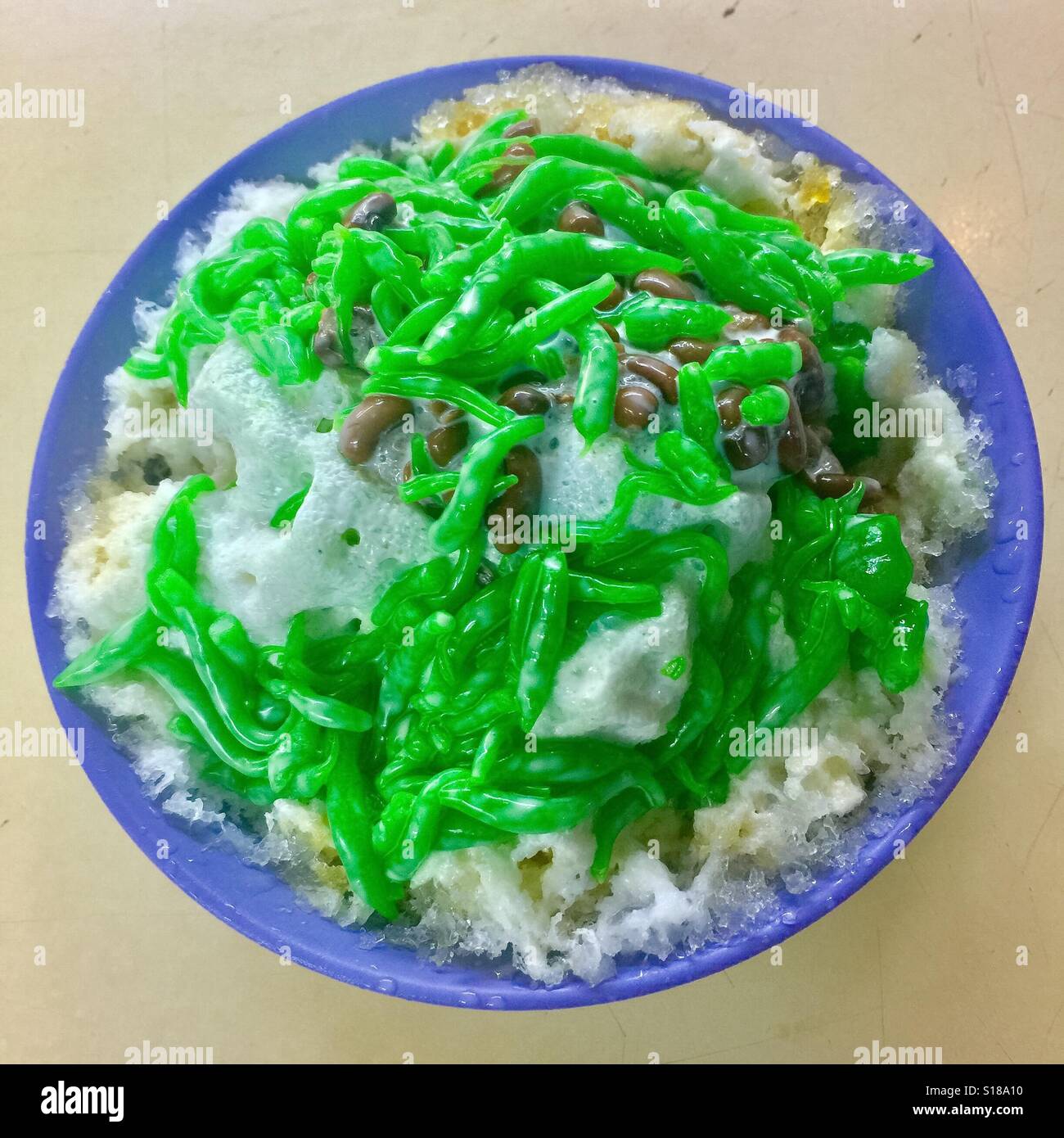 Singapore dessert, Chendol - shaved ice served with green jelly, red beans, palm sugar and coconut milk Stock Photo