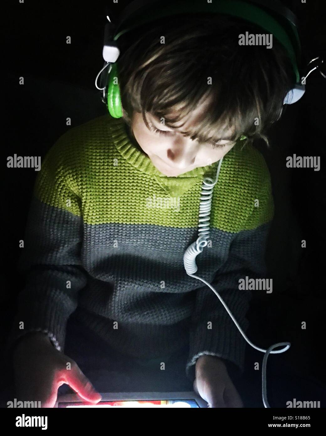 Young boy using a tablet Stock Photo - Alamy