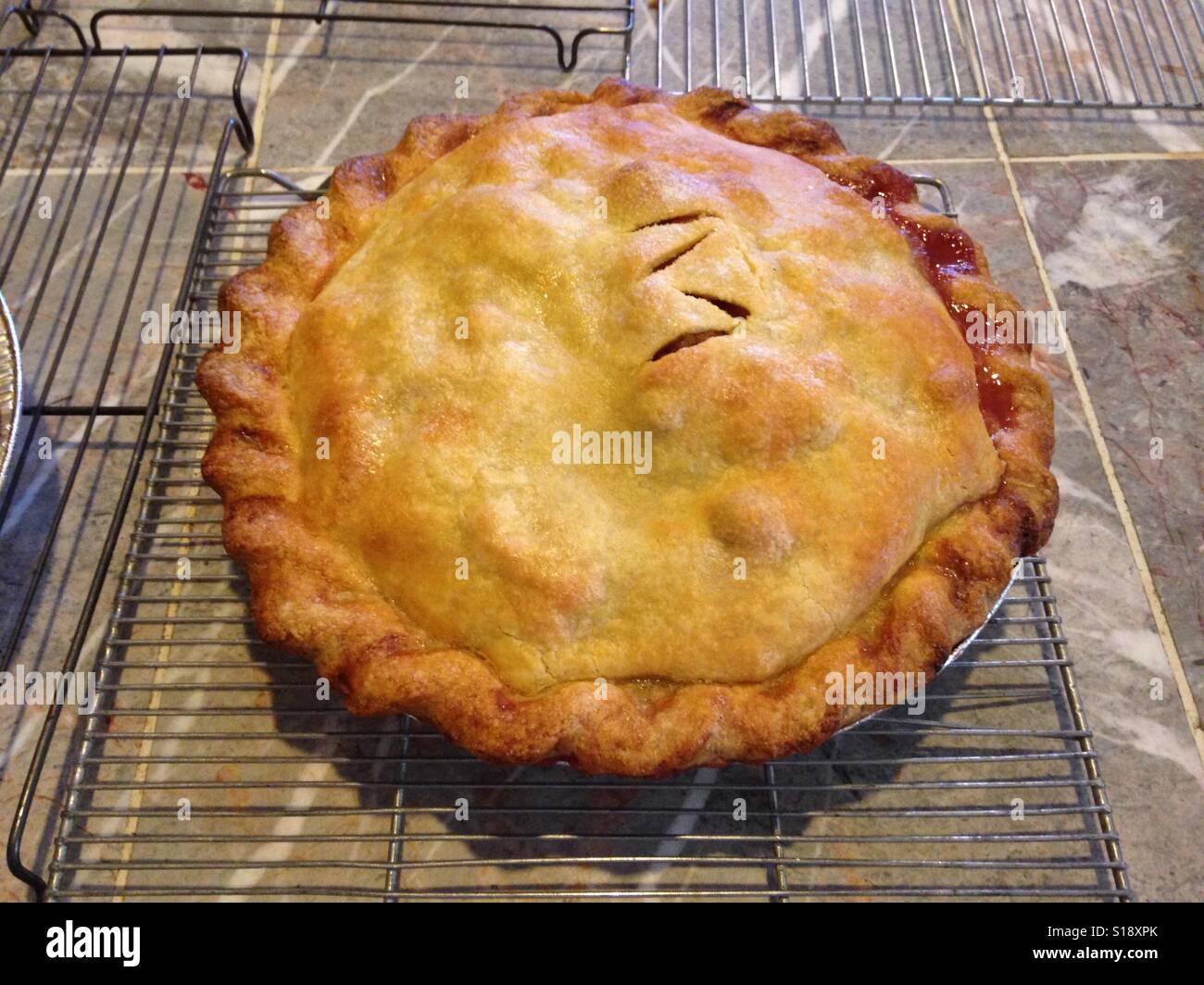 Pie on cooling rack, double crust, peach Stock Photo - Alamy