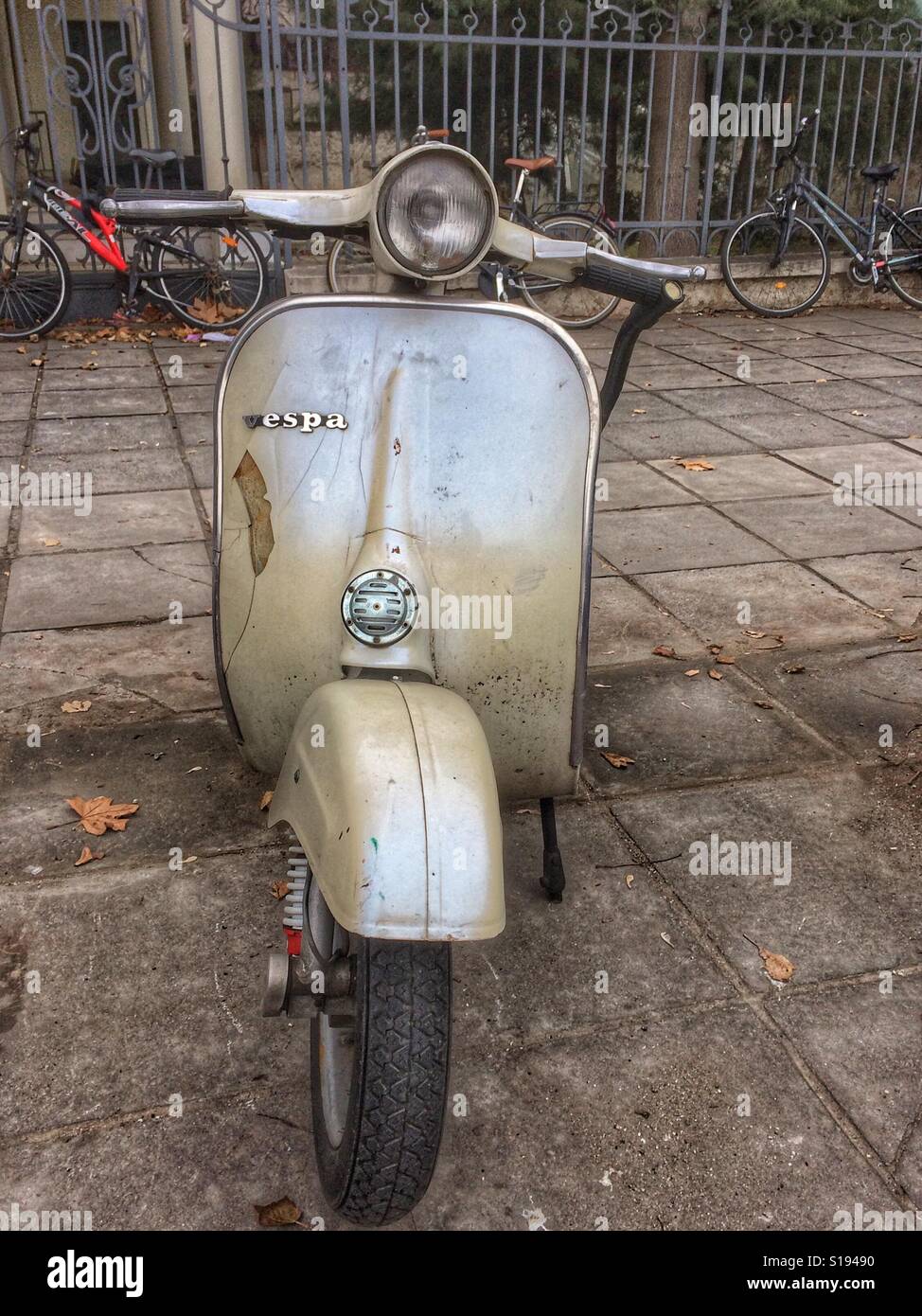 Old pearl small frame Vespa Stock - Alamy