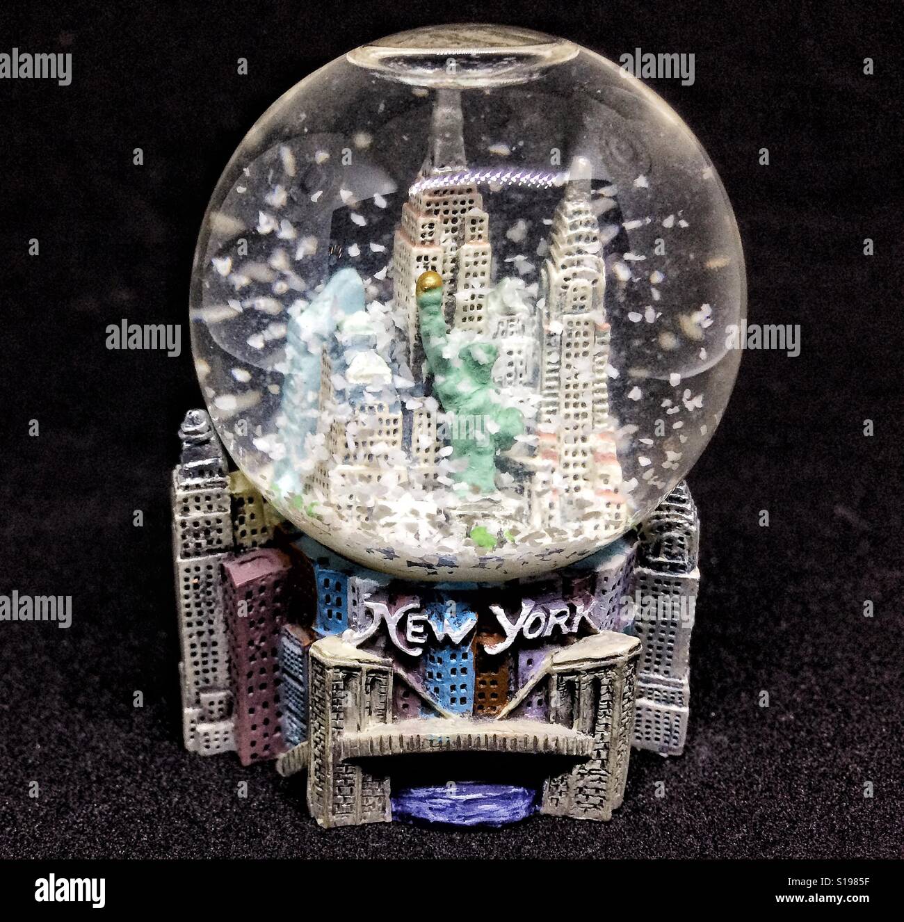 New York souvenir, snowstorm in a snow globe Stock Photo - Alamy