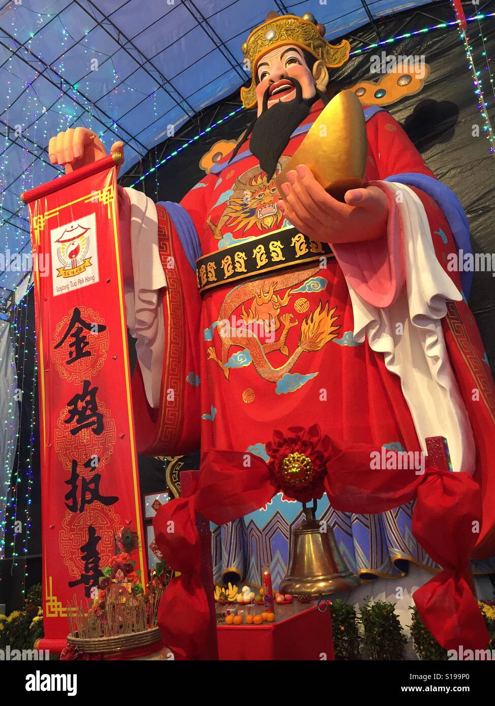 God of Fortune statue at Singapore famous Taoist Temple, Loyang Tua Pek Kong Stock Photo