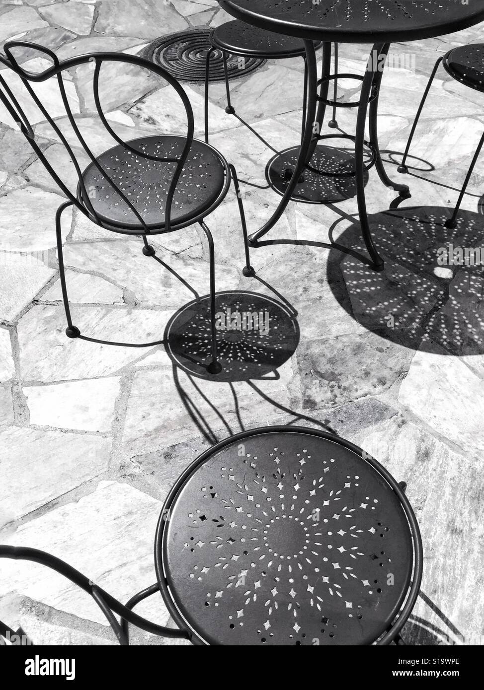 Tables and chairs hi-res stock photography and images - Alamy