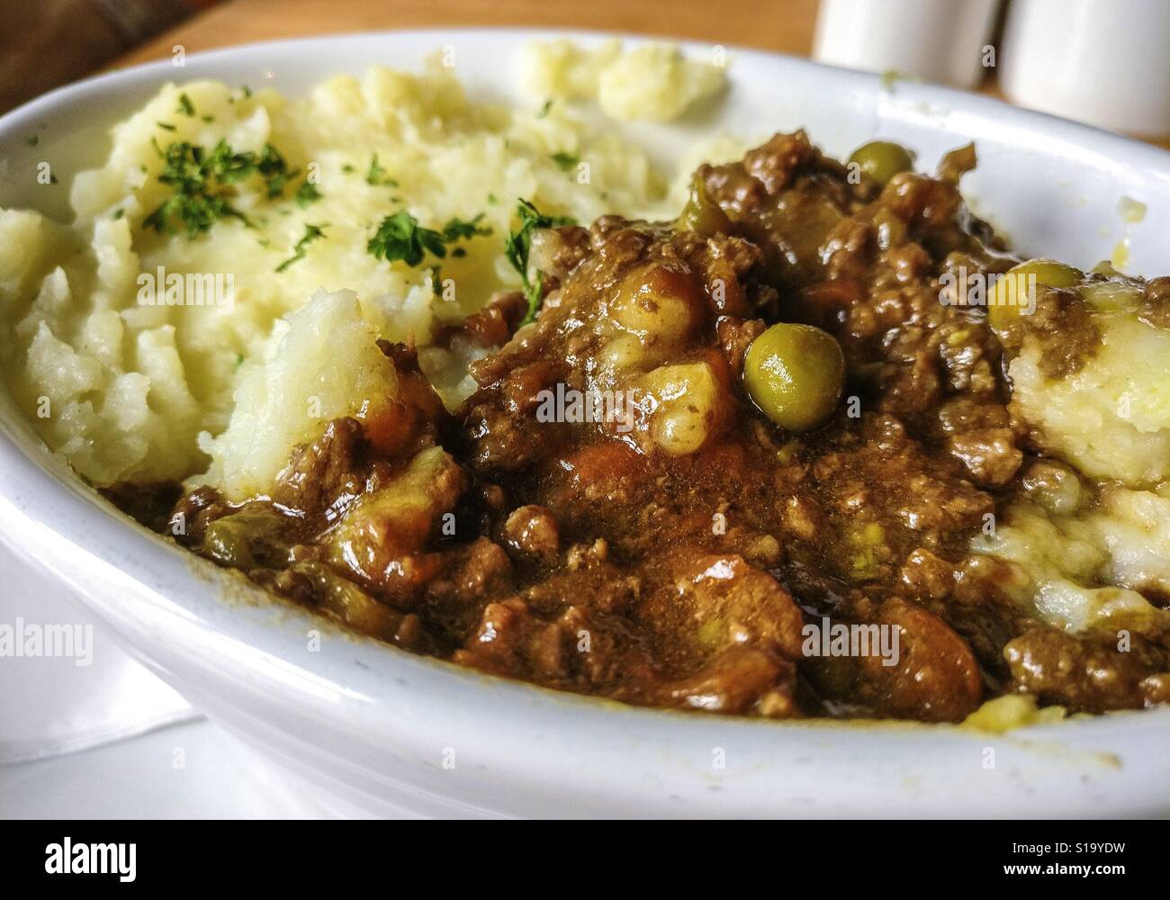 Beef pie and mash hires stock photography and images Alamy