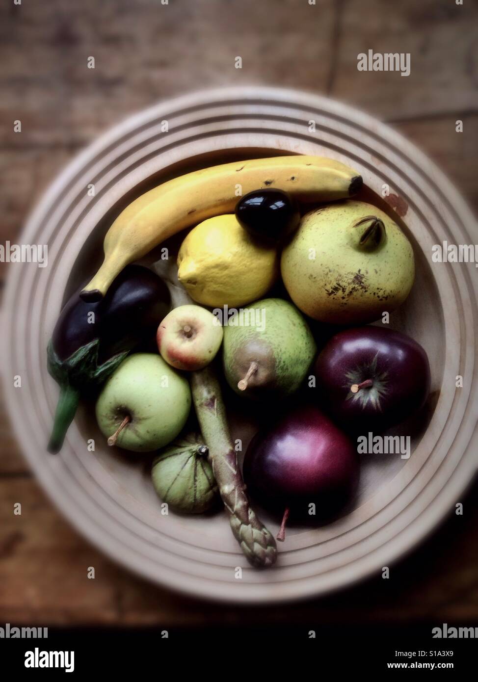 Faux fruit hi-res stock photography and images - Alamy