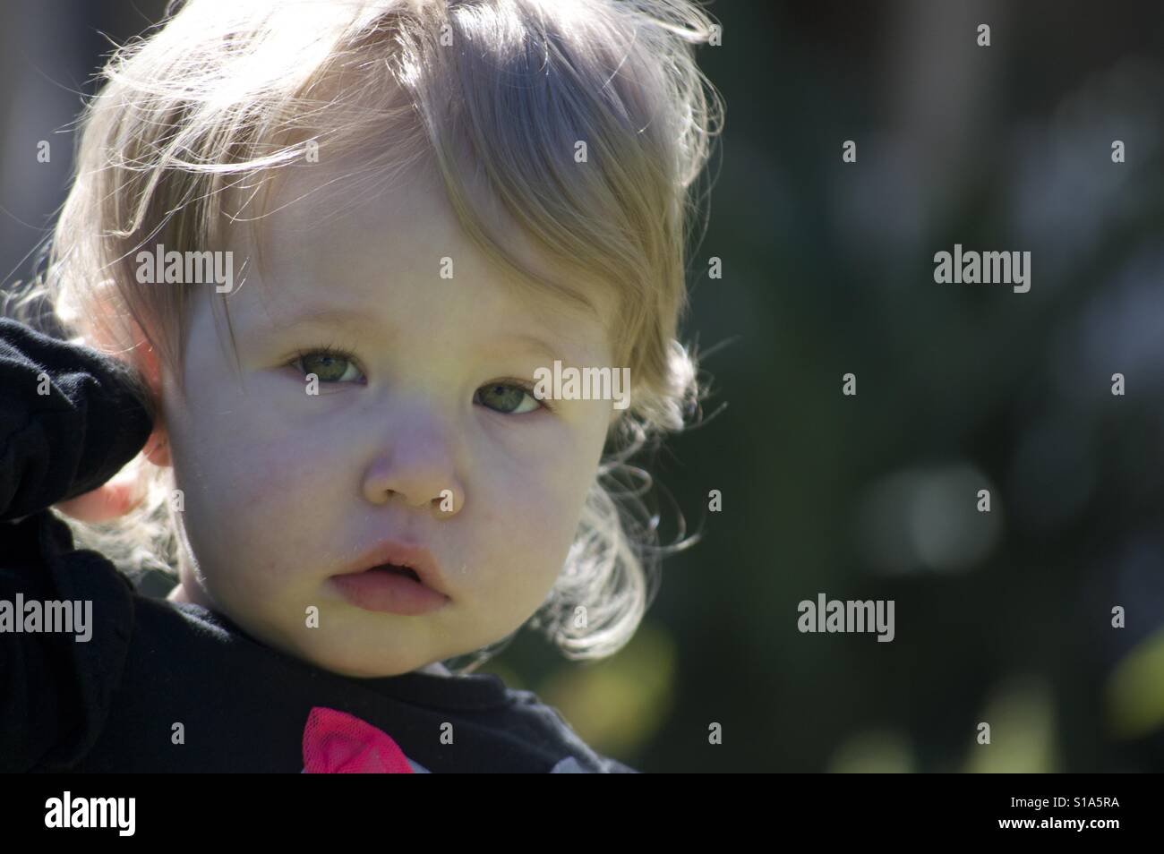 Fille de 2 3 ans Banque de photographies et d'images à haute résolution -  Alamy