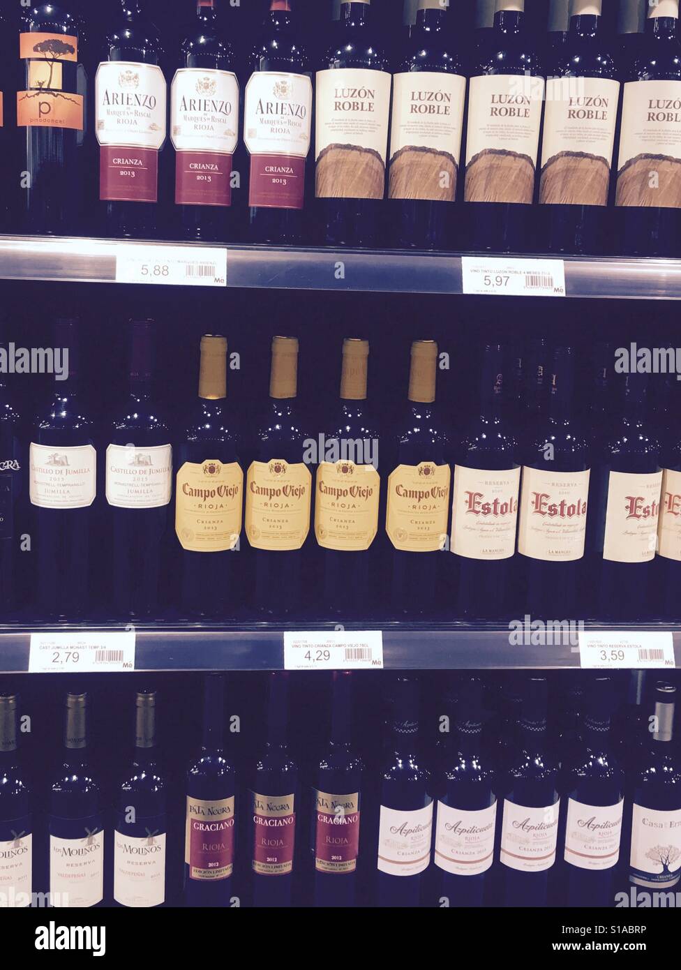 Red wine in a store shelves Stock Photo Alamy