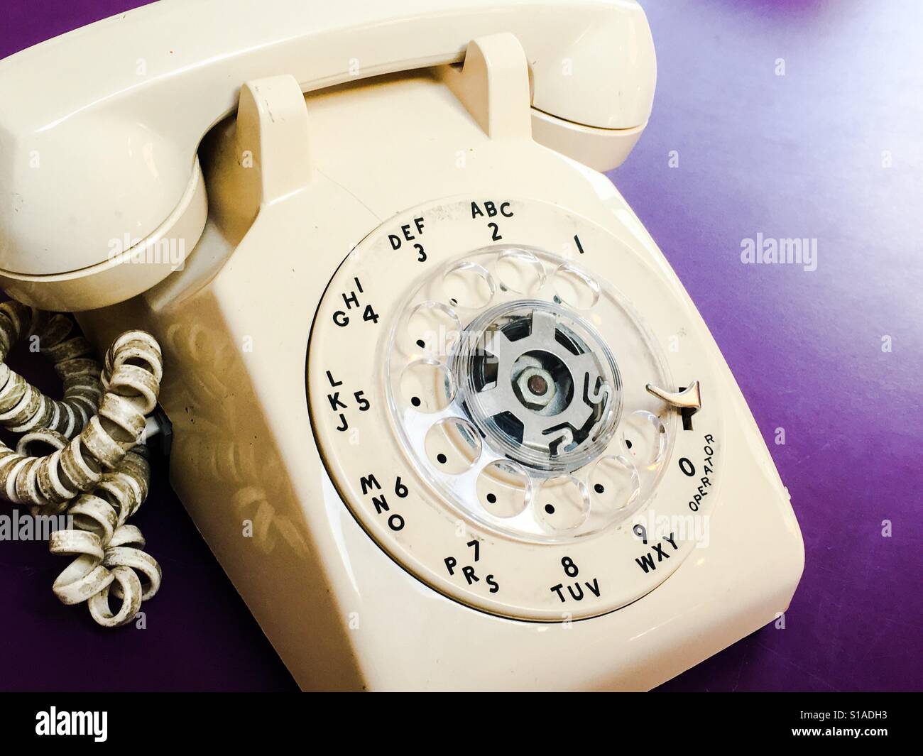 Rotary dial phone hires stock photography and images Alamy