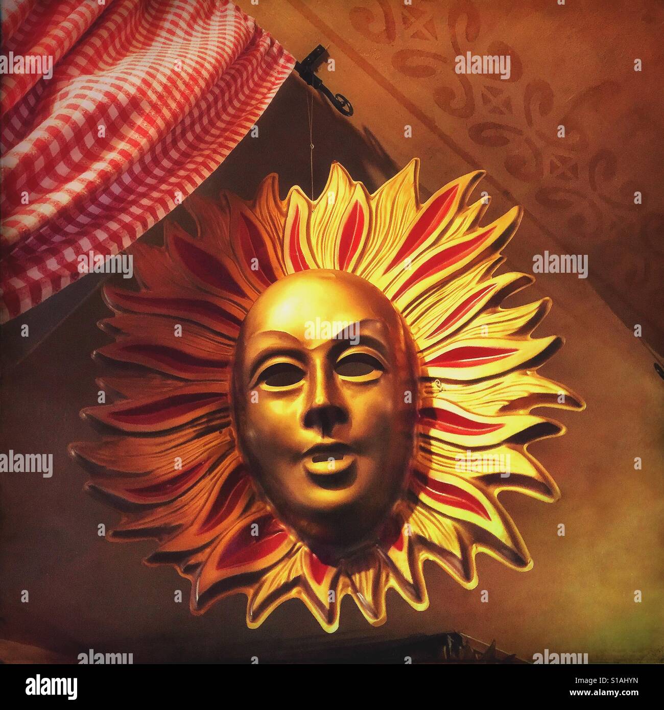 Download Sun Face Mask High Resolution Stock Photography And Images Alamy Yellowimages Mockups