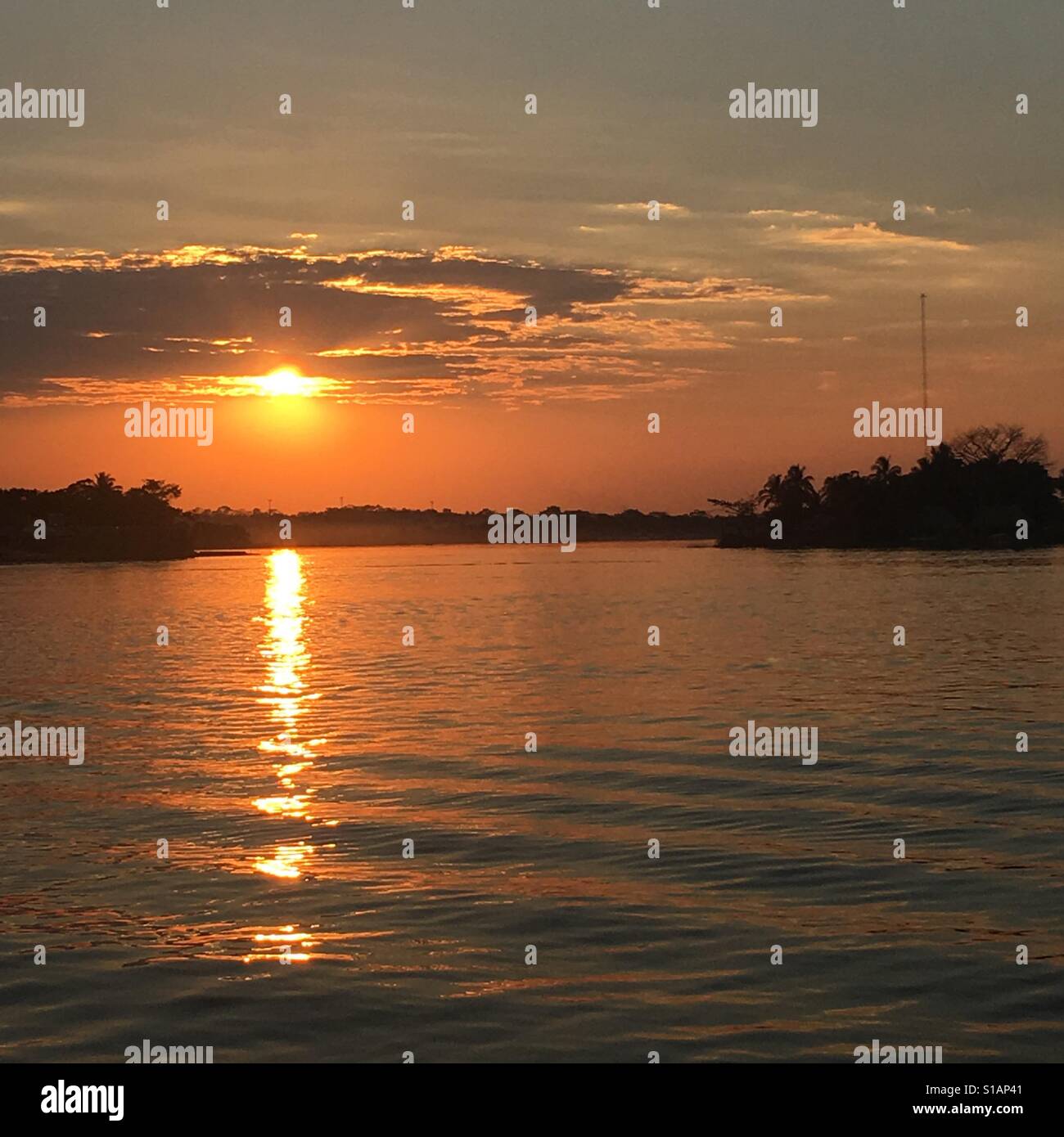 Sunset lake water sky hi-res stock photography and images - Alamy