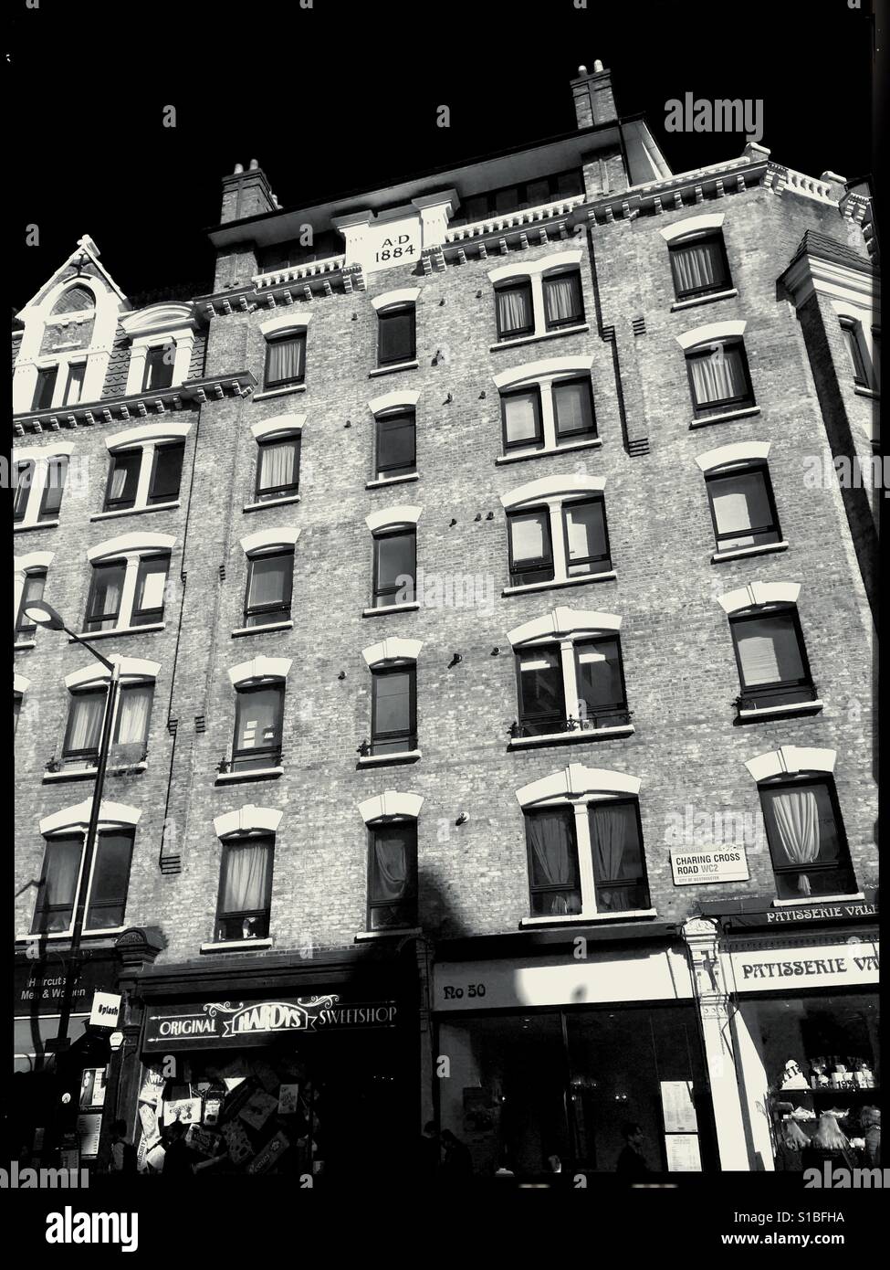 Building on the Charing Cross road Stock Photo Alamy