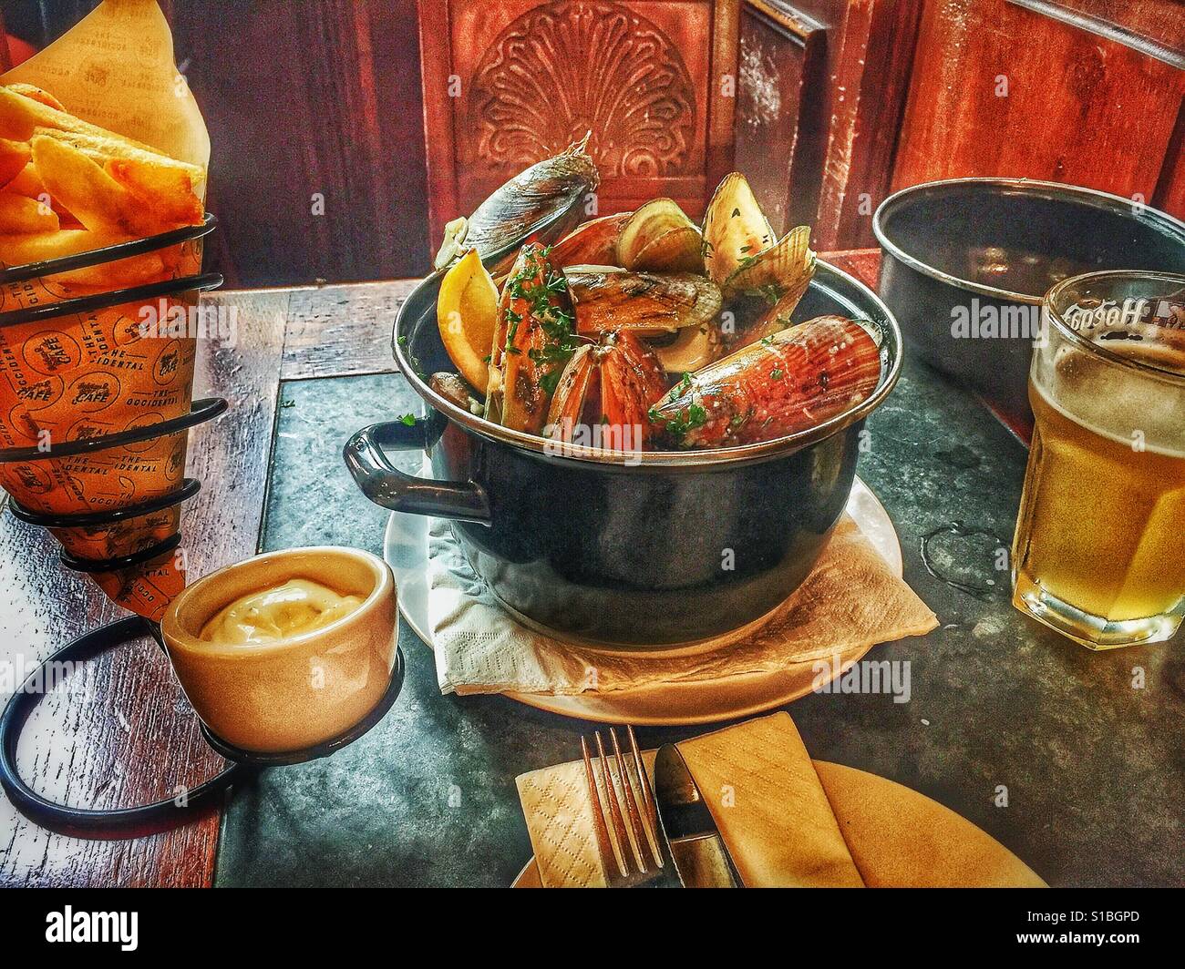 Beer and frites hi-res stock photography and images - Alamy