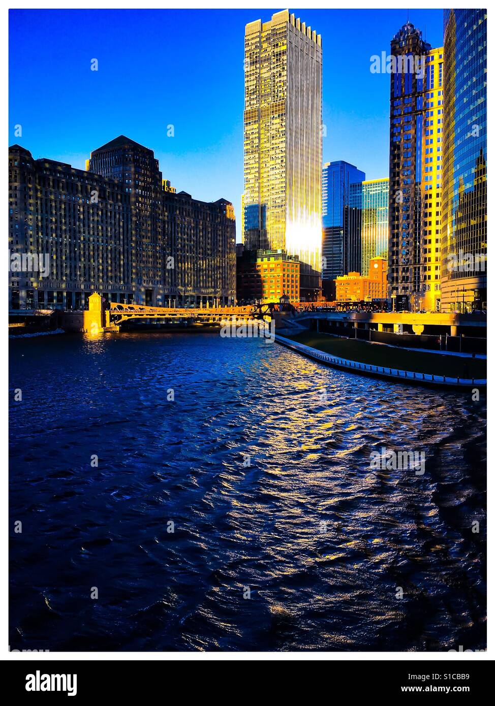 Classic Chicago River scenery looking east Stock Photo Alamy