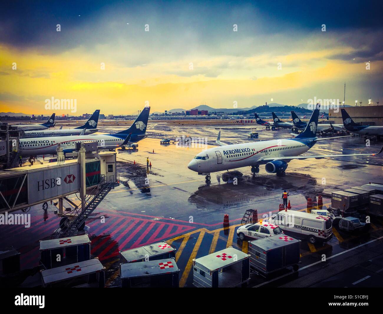 Plane docking at airport Stock Photo Alamy