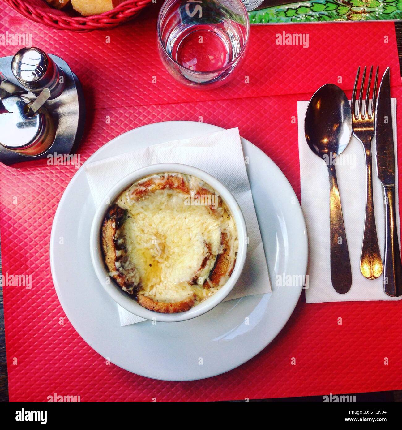 Onion soup paris hires stock photography and images Alamy