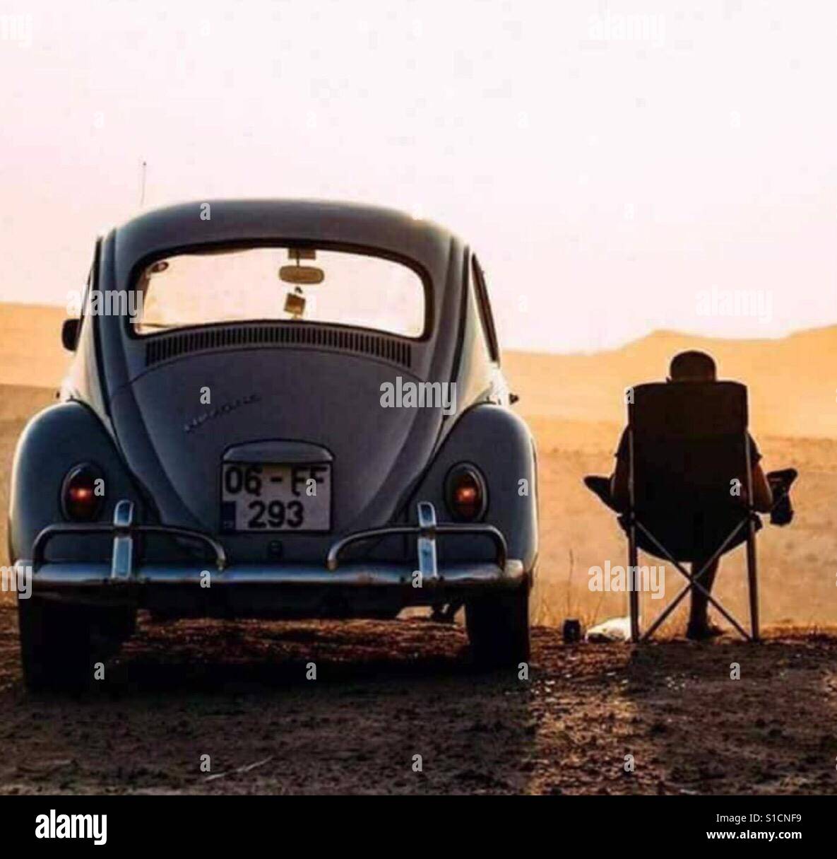 Old car in sahara morocco Stock Photo - Alamy