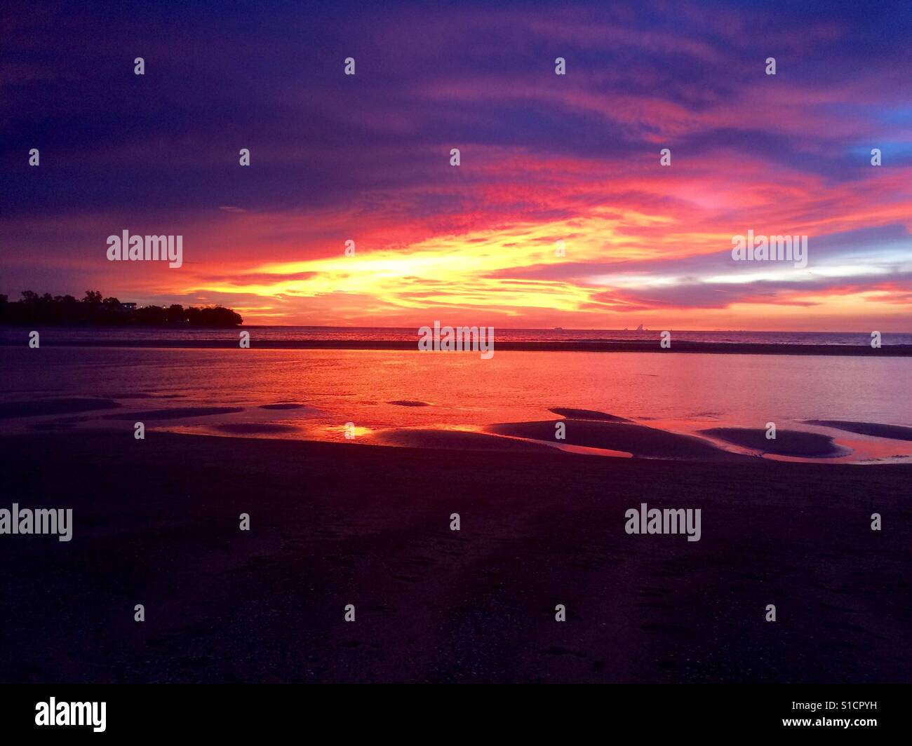 Sunset darwin nt hires stock photography and images Alamy