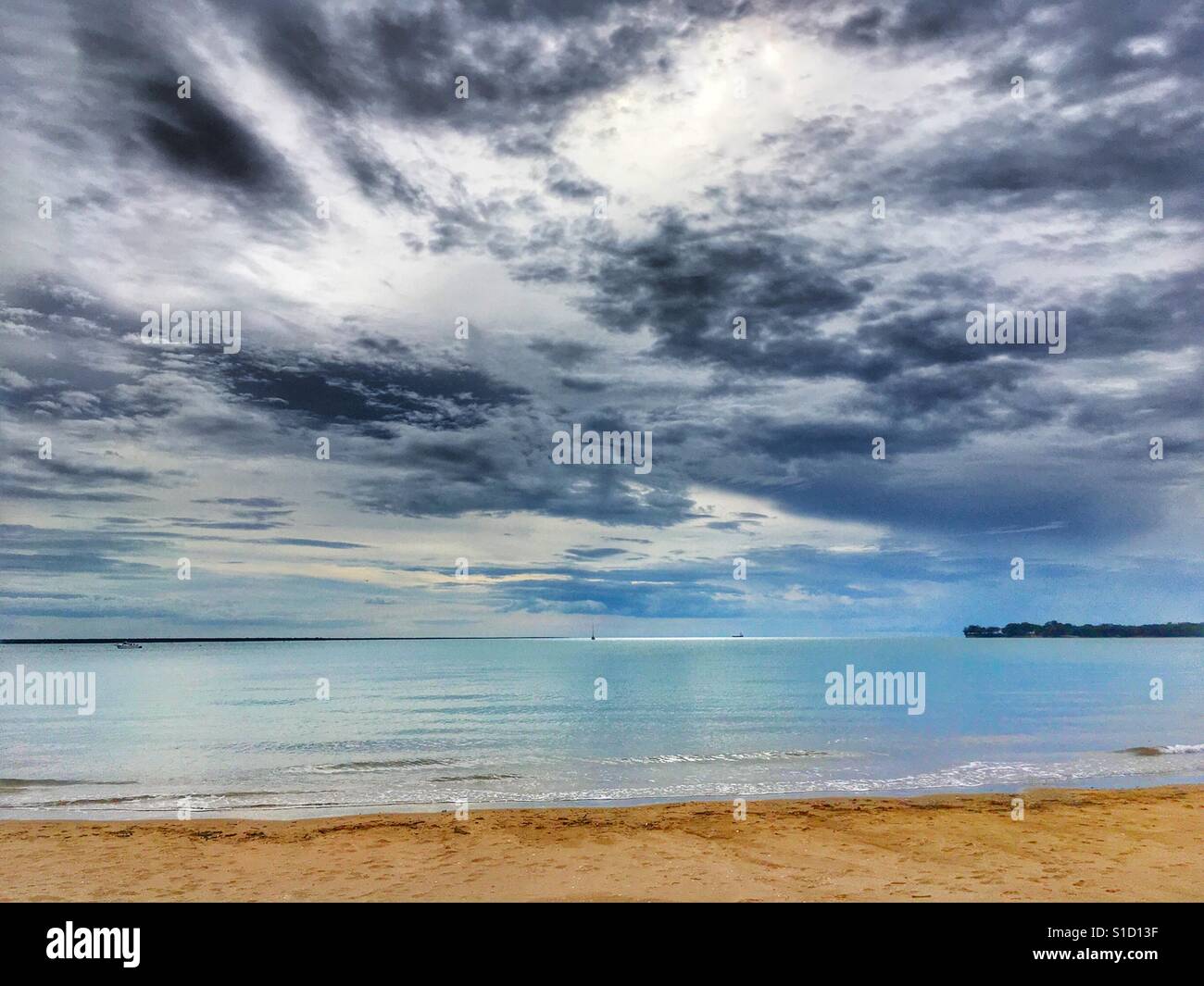 Fannie bay beach hires stock photography and images Alamy