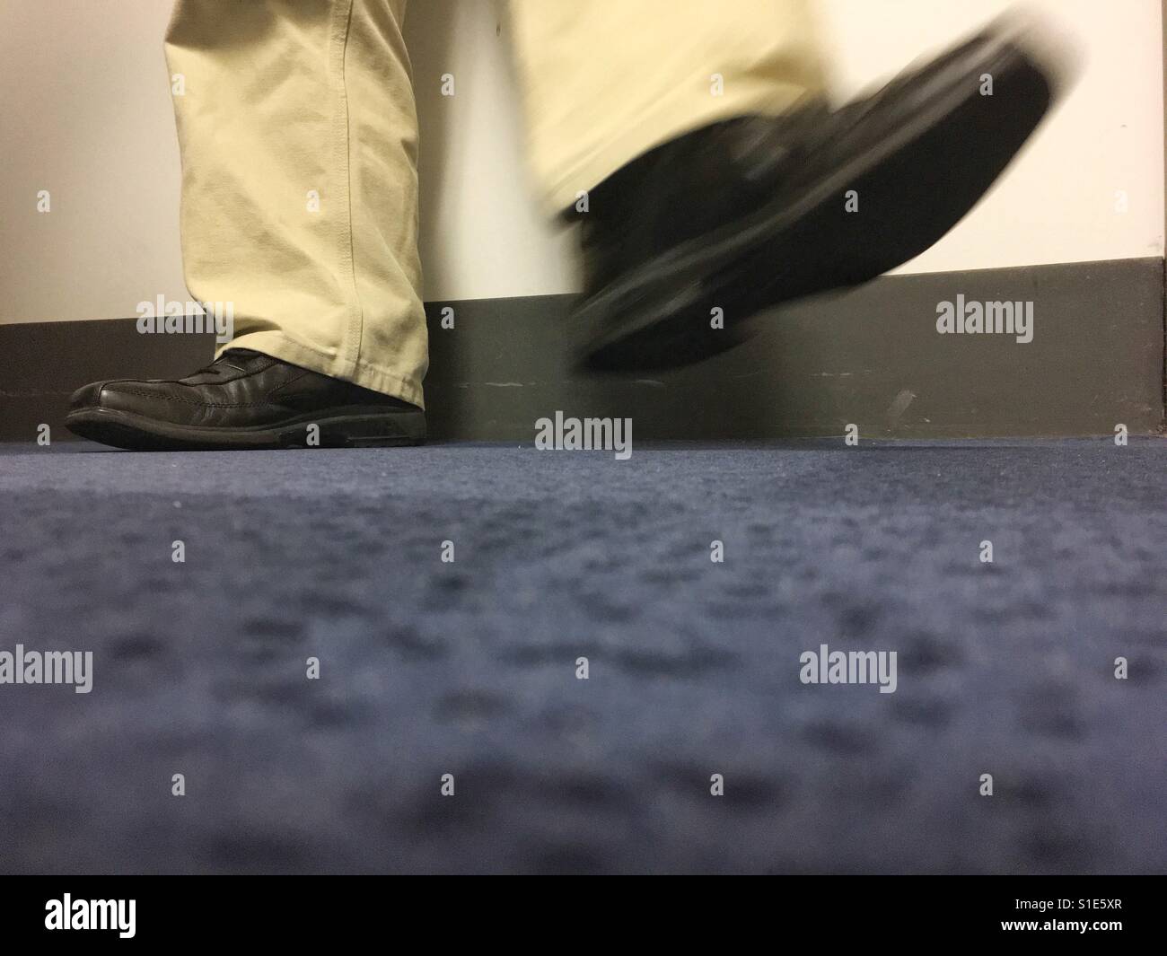 Kicking feet up hires stock photography and images Alamy