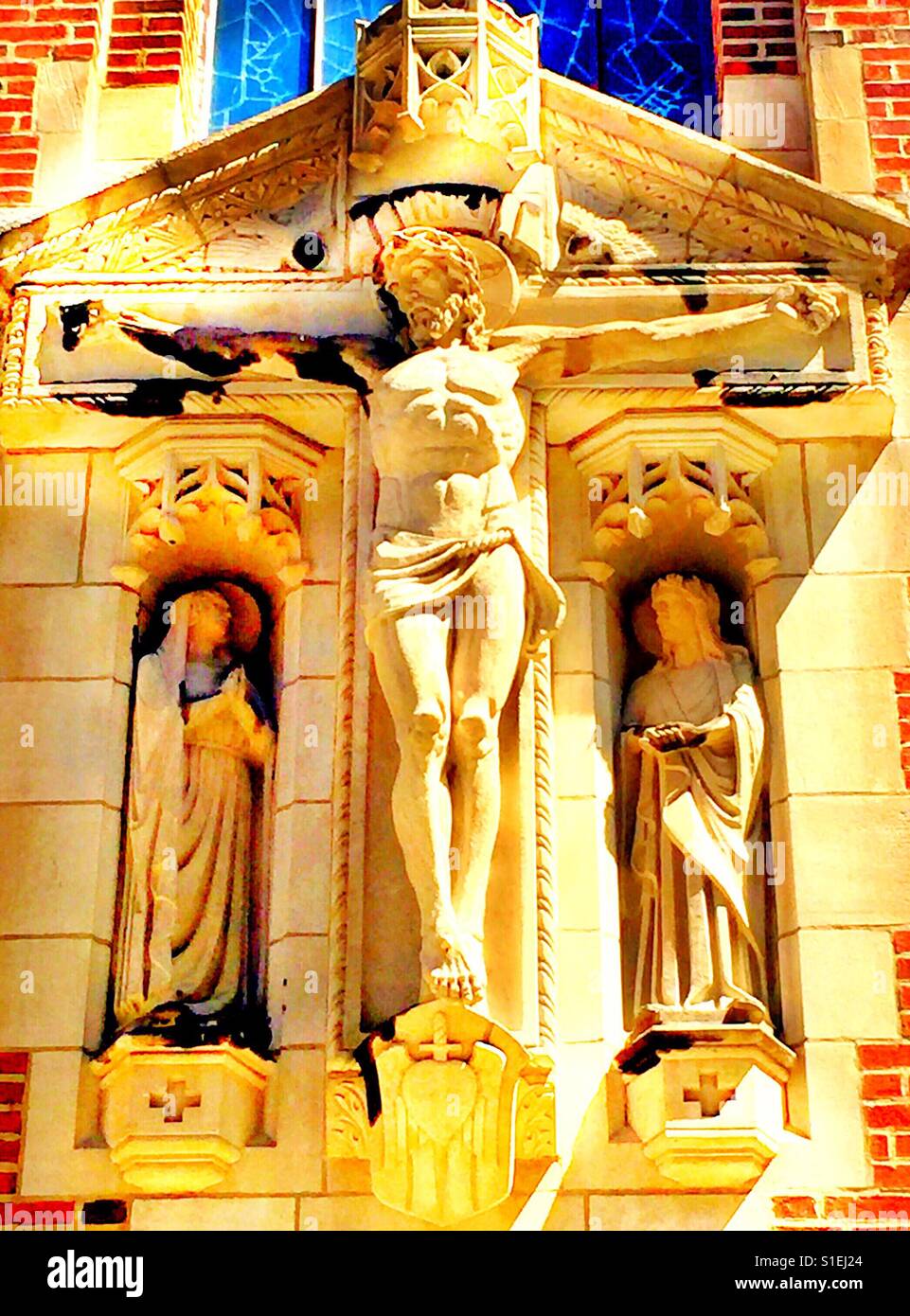 jesus-christ-crucified-statuary-building-face-st-catherine-of-sienna