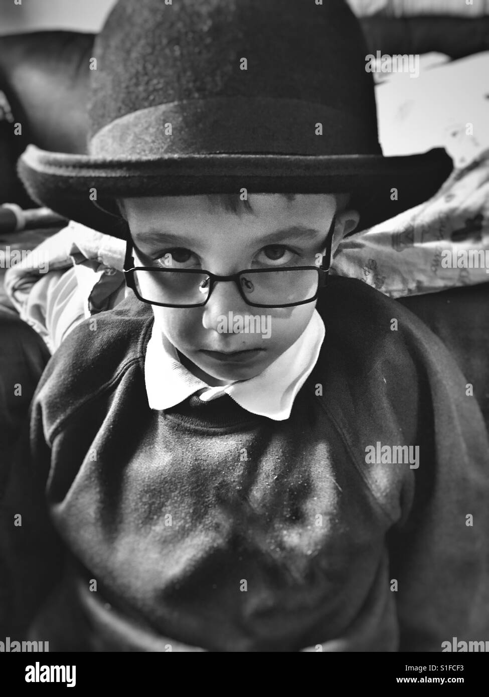 6 year old boy glasses hi-res stock photography and images - Alamy