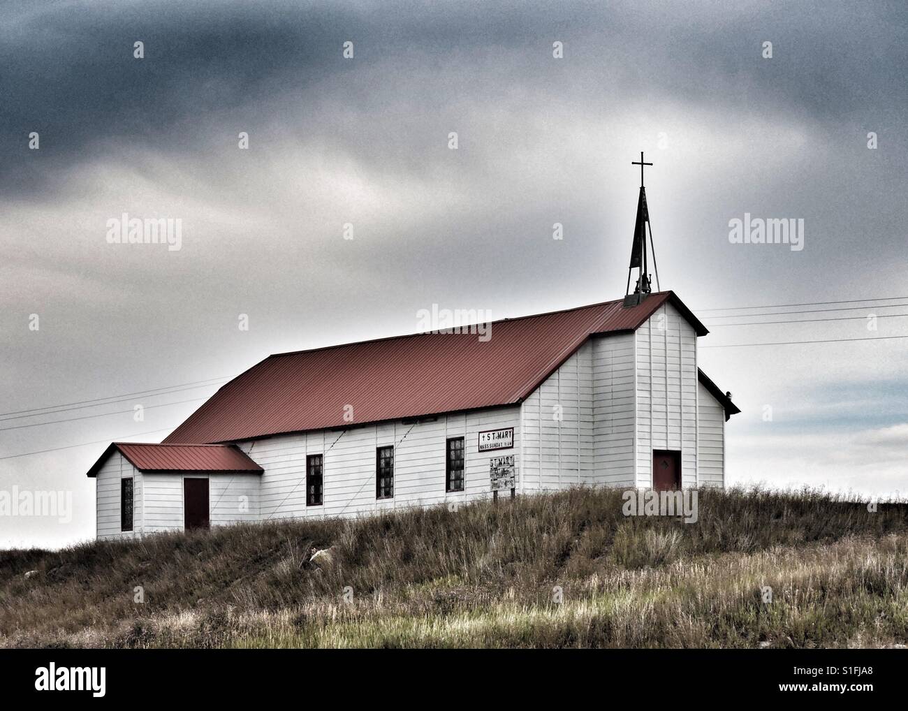 White rural church hi-res stock photography and images - Alamy