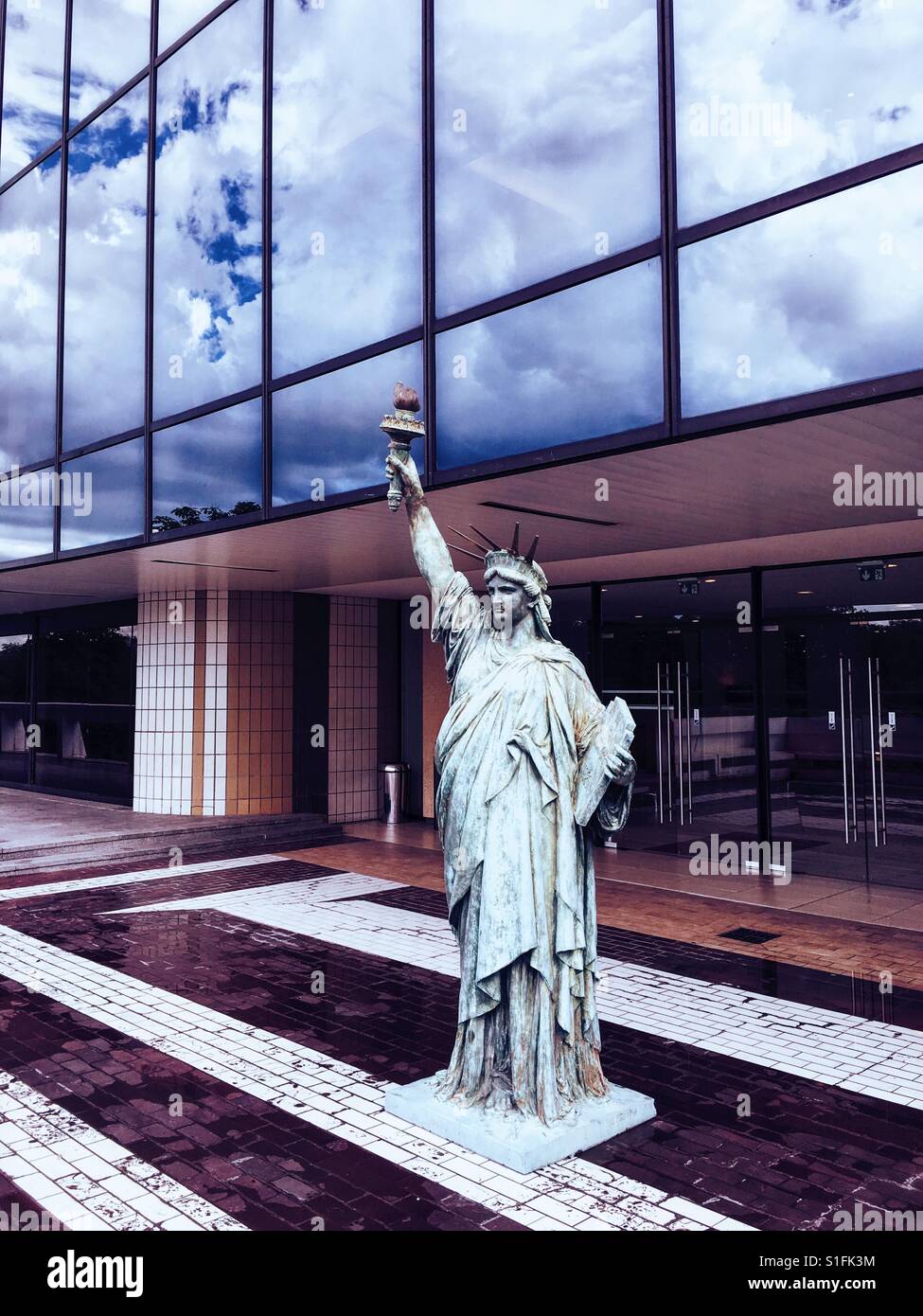 Mini Statue of Liberty in Paris, France Stock Photo Alamy