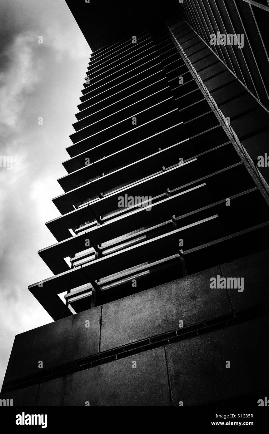 Vertical lines of building hires stock photography and images Alamy