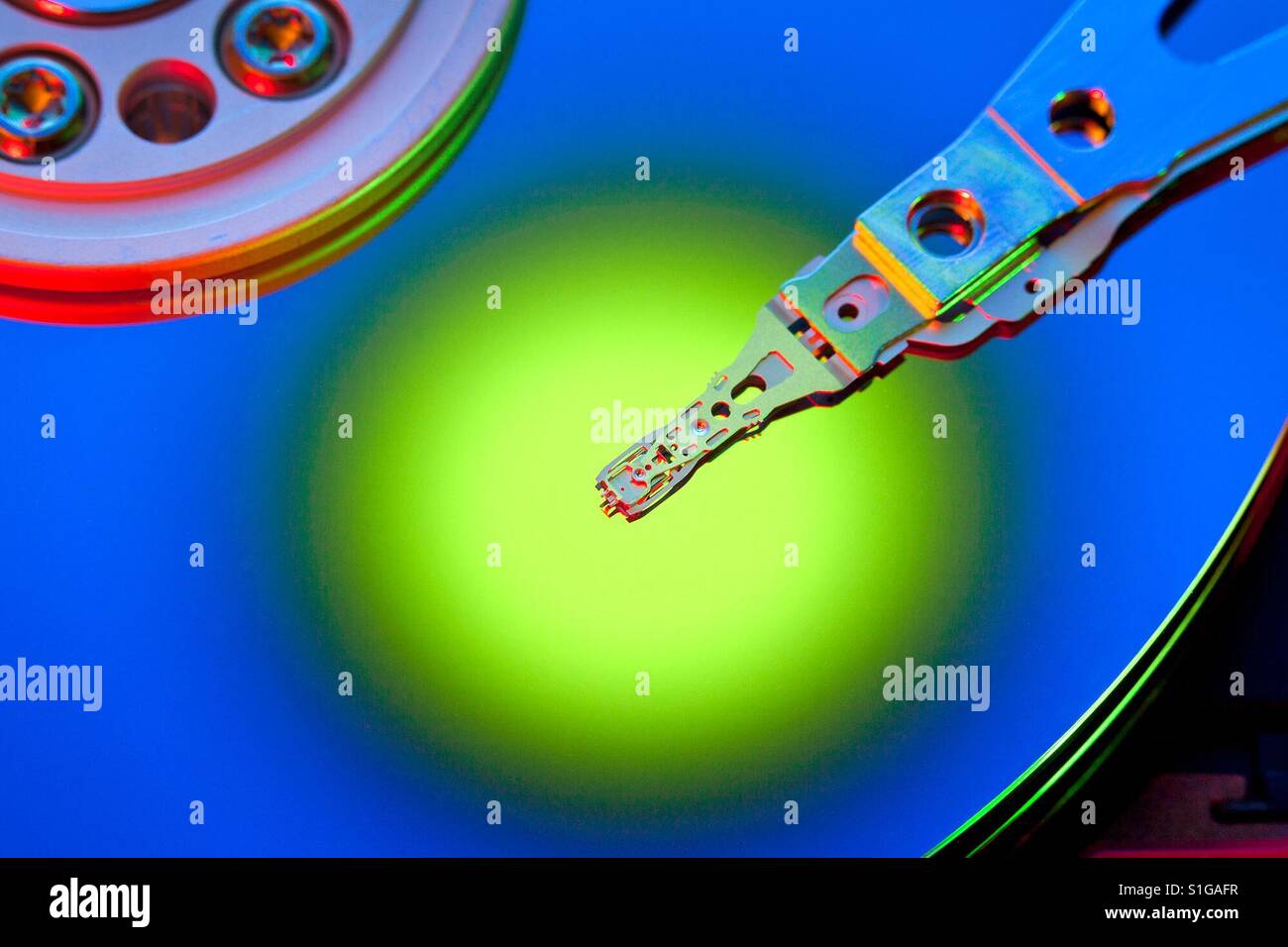 Read / Write Head on Hard Drive Disk Platter (HDD Stock Photo Alamy