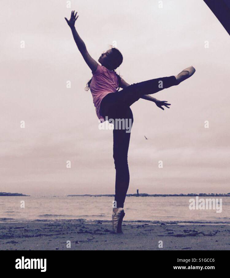 Ballerina on beach hi-res stock photography and images - Alamy