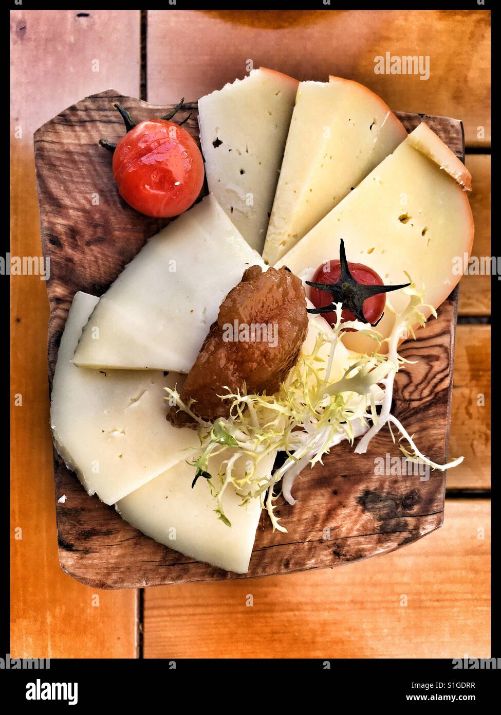 Manchego Y Mahon (Manchego and Mahon cheese with quince jelly Stock Photo Alamy