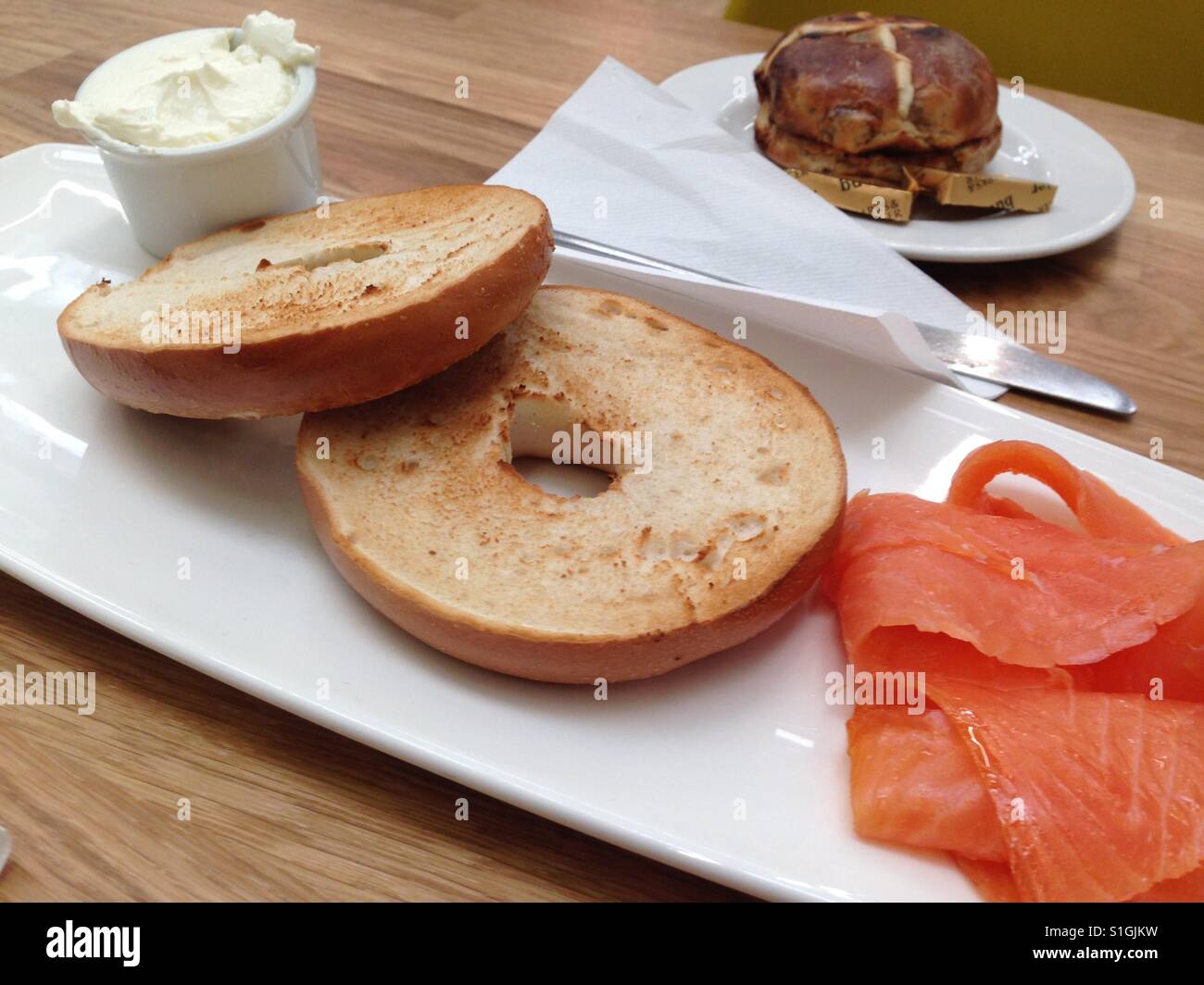 Toasted bagel served with cream cheese and smoked salmon. Stock Photo