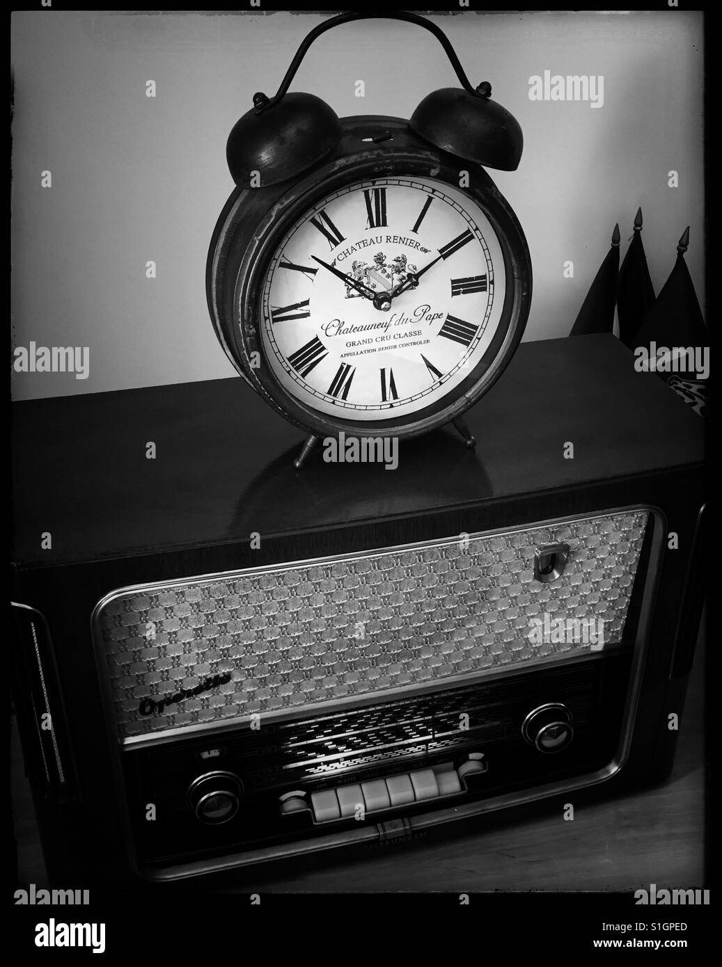Vintage clock radio hires stock photography and images Alamy