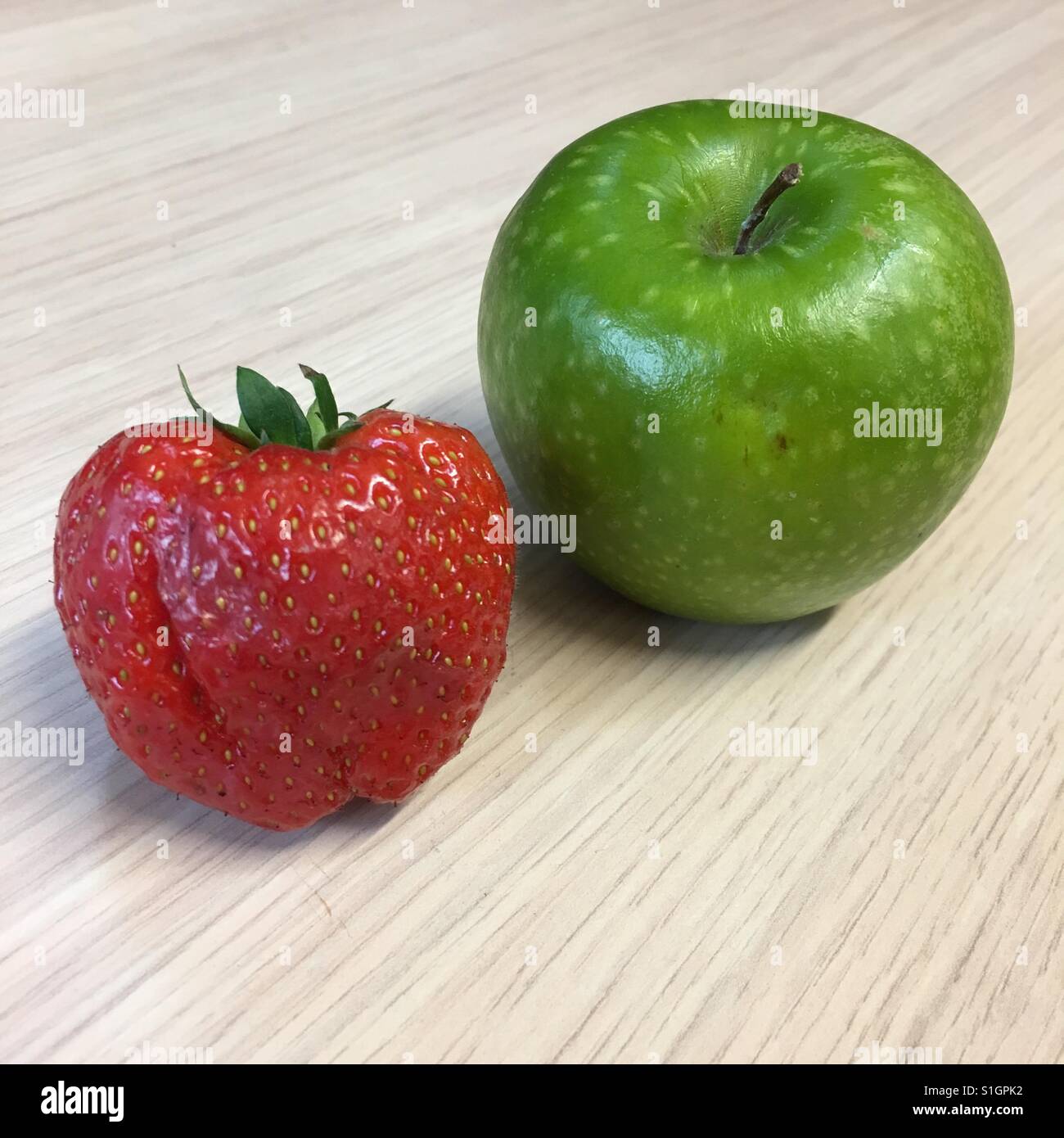 Apple strawberry hi-res stock photography and images - Alamy