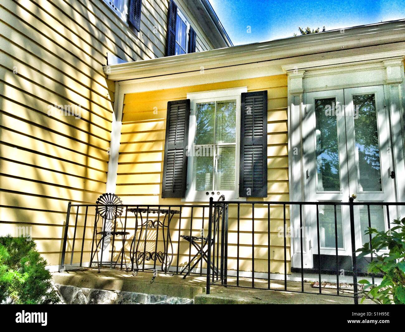 Yellow cottage in Niagara on the Lake. - Smartphone Captured Stock Image