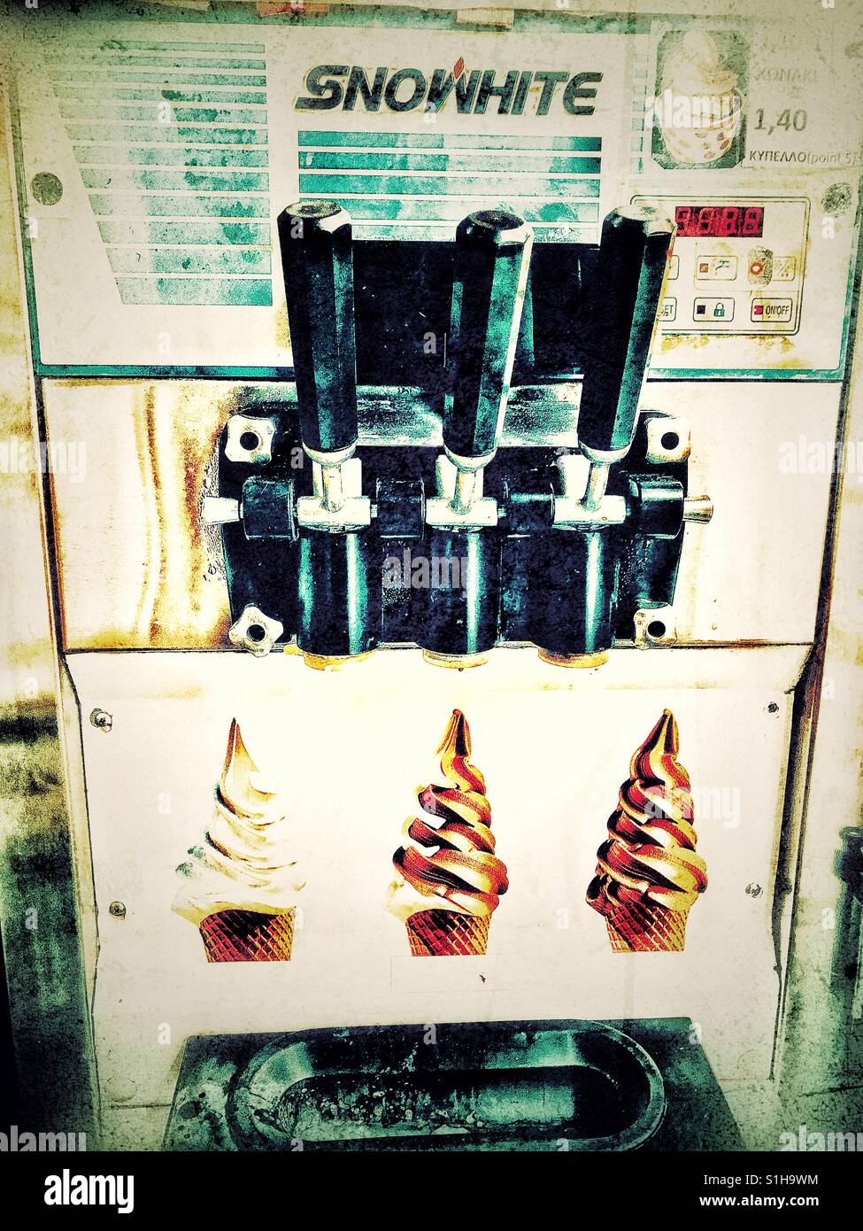 Vintage ice cream machine Stock Photo - Alamy