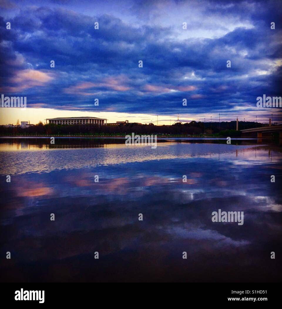 Canberra's Lake Burley Griffin and National Library at sunset Stock ...