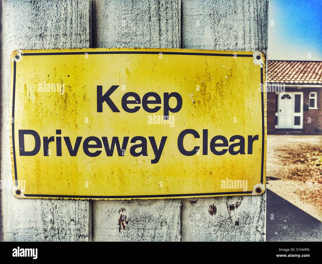 Keep driveway clear sign Stock Photo - Alamy